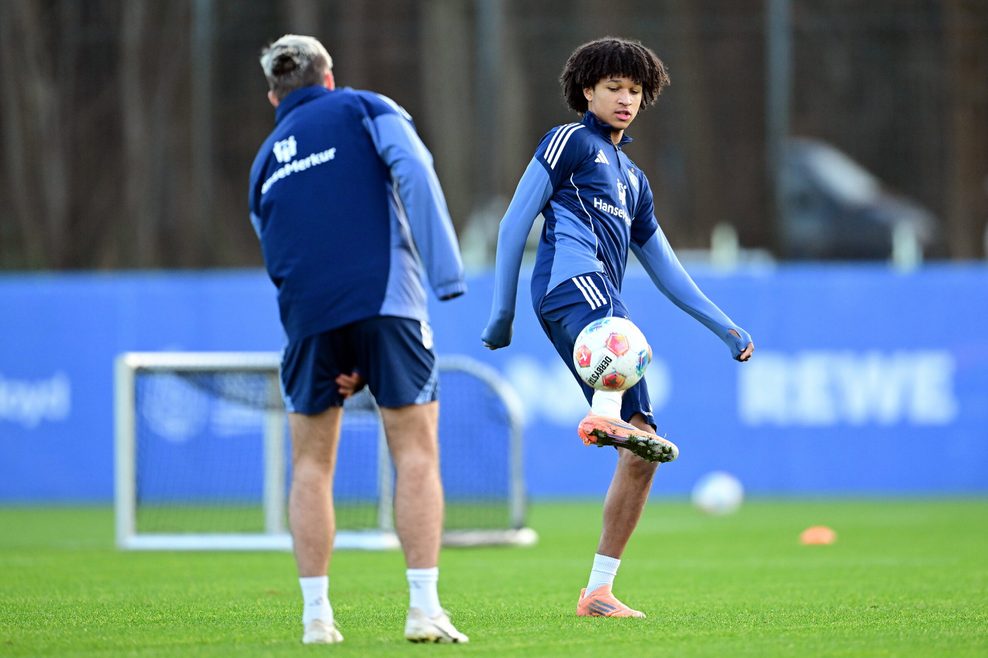 Thierry Sedlatschek jongliert den Ball