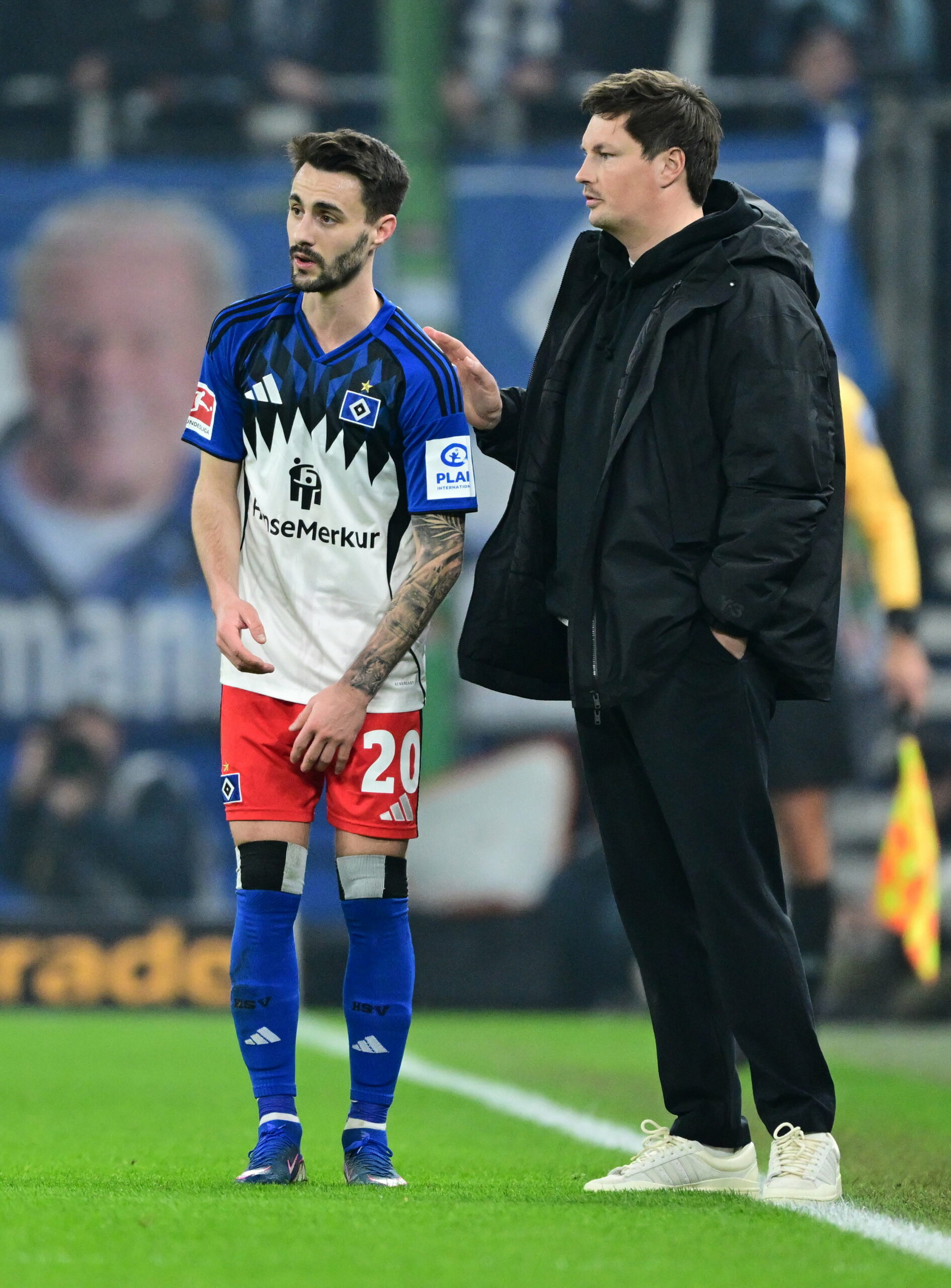 Fábio Vieira und Merlin Polzin an der Seitenlinie