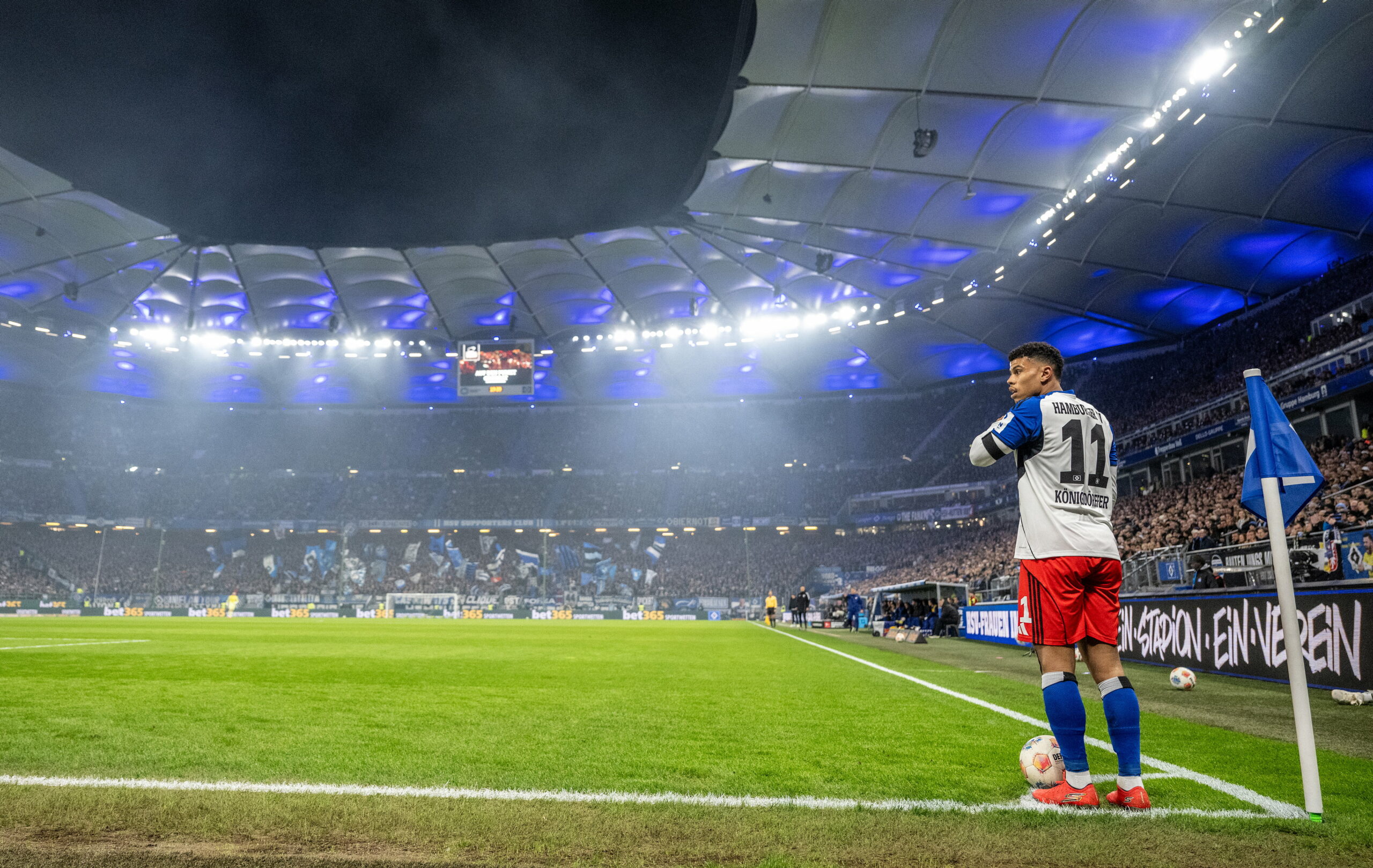 Ransford Königsdörffer vor der Ausführung einer Ecke