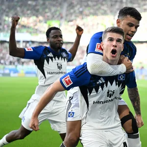 Luka Vuskovic bejubelt sein Tor zum 1:1 in Wolfsburg.