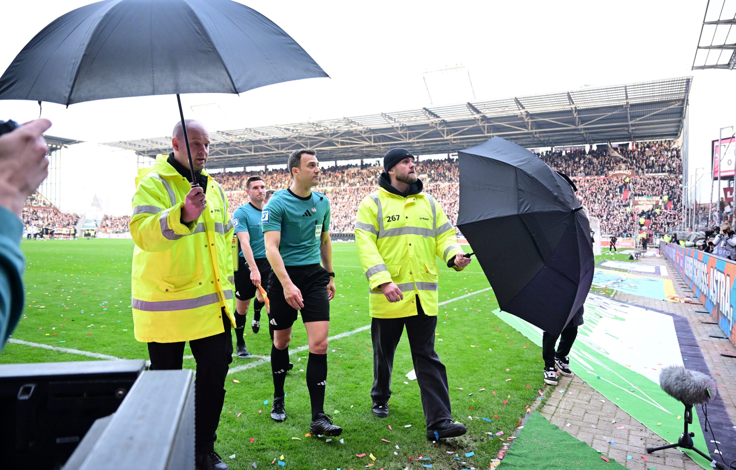 Referee Felix Zwayer hat Ärger am Millerntor