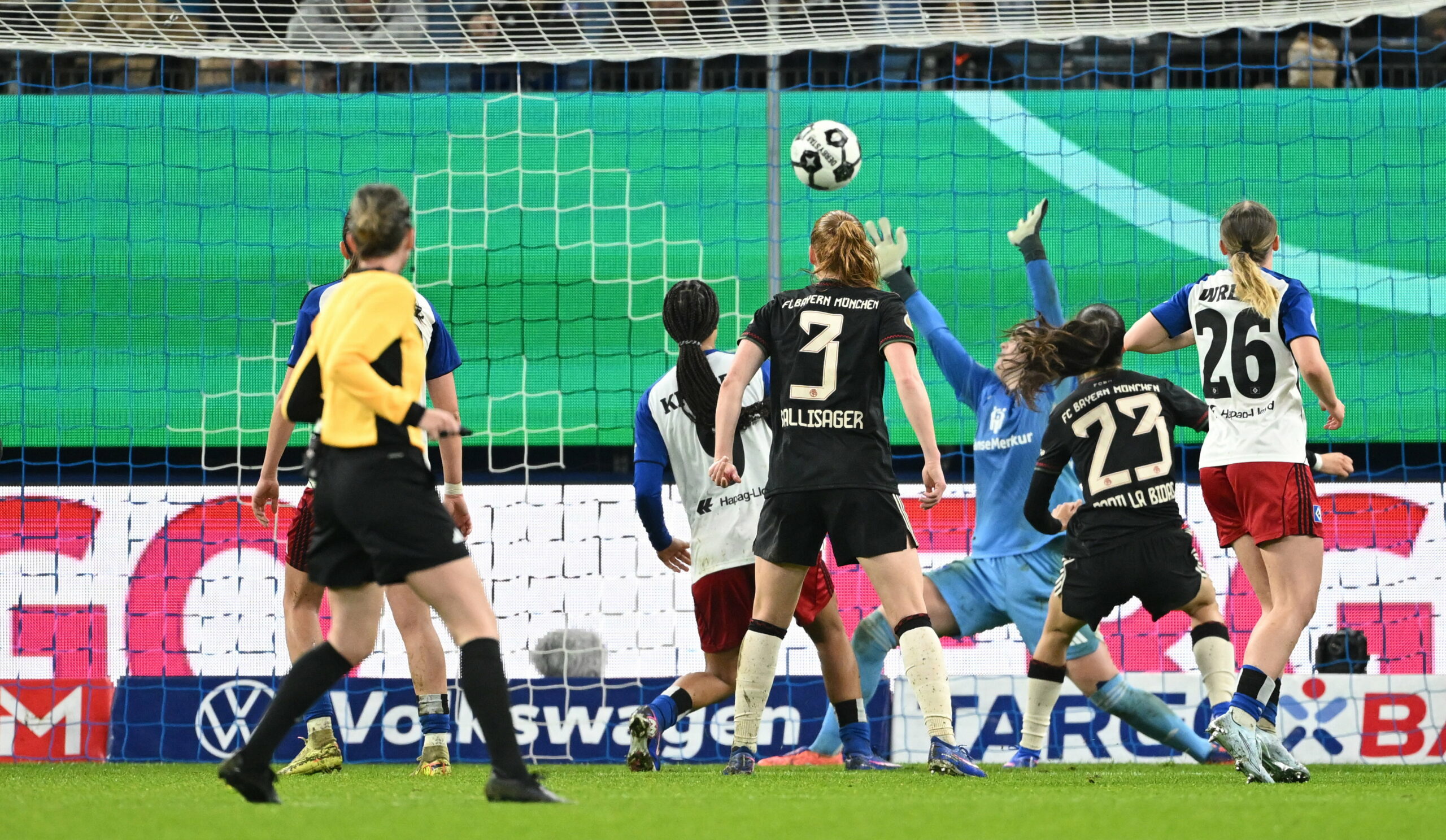 Natalia Padilla Bidas erzielt das 3:0 für Bayern gegen den HSV