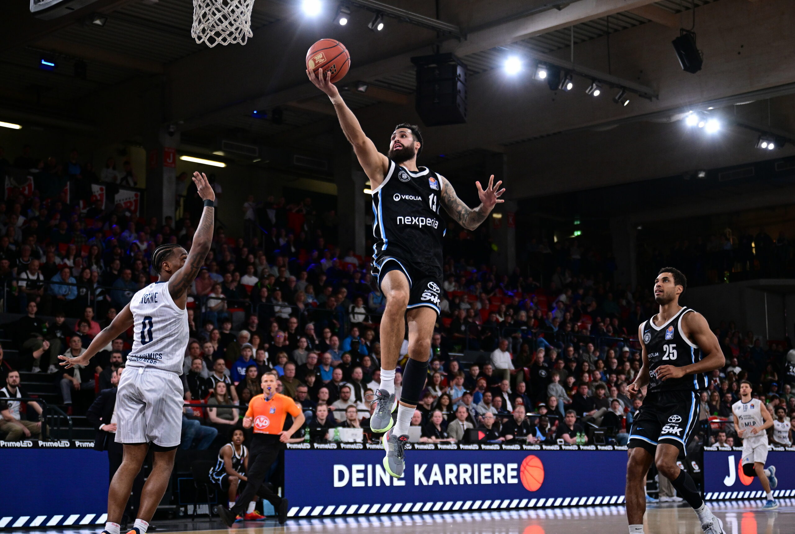 Martin Breunig steigt zum Korb nach oben