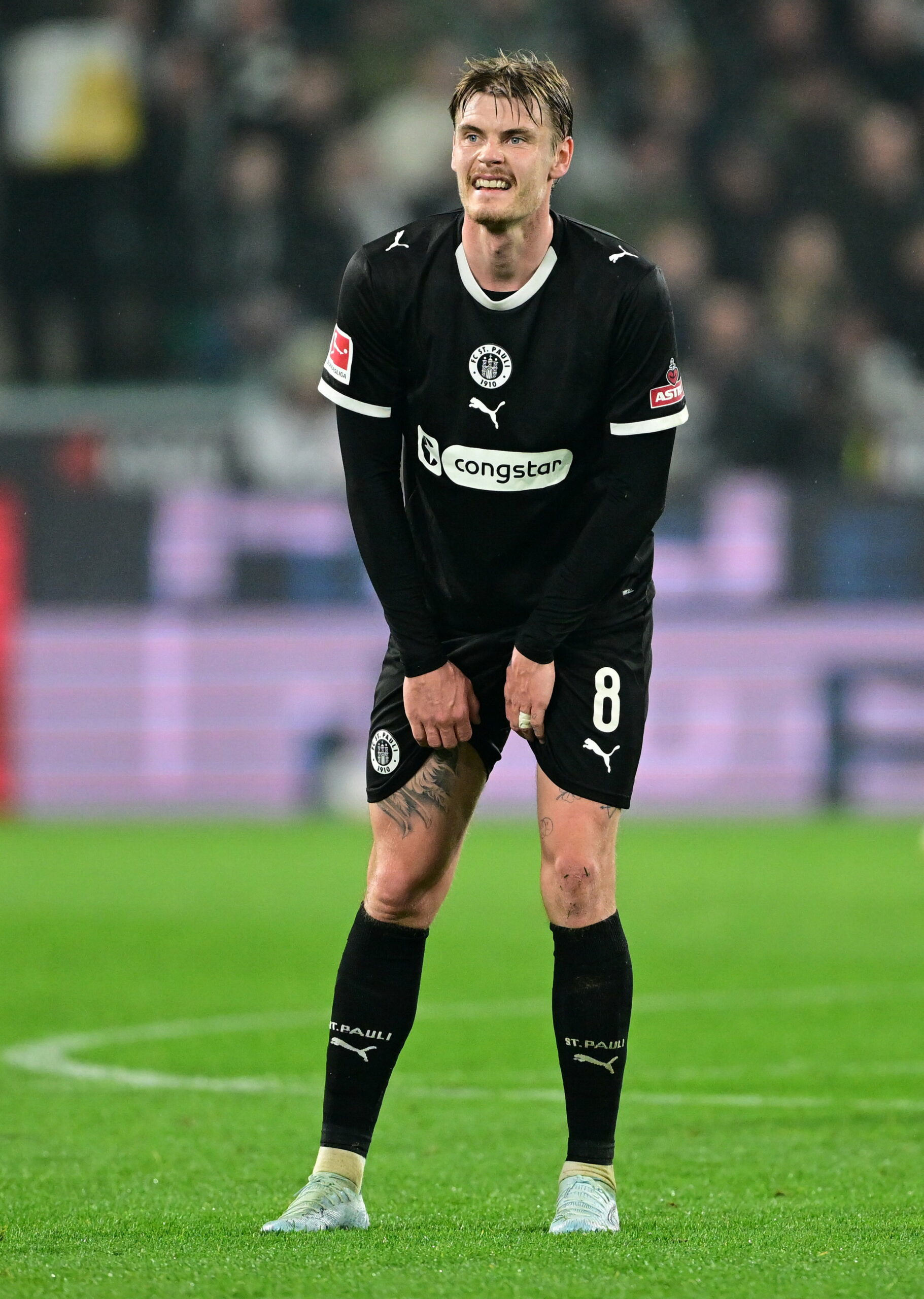 St. Paulis Eric Smith guckt in Gladbach frustriert drein