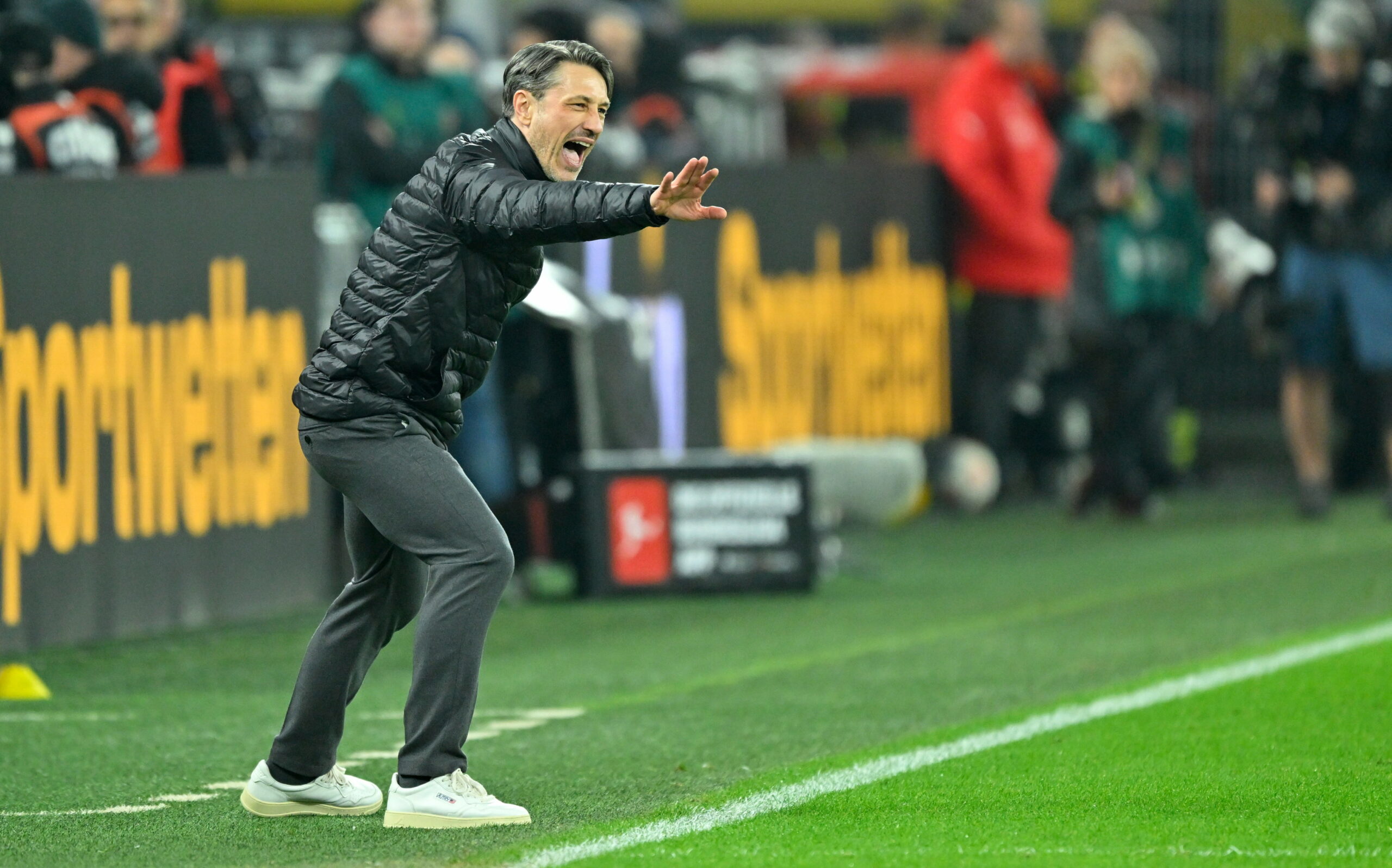 Borussia Dortmund: Trainer Niko Kovac gibt Anweisungen