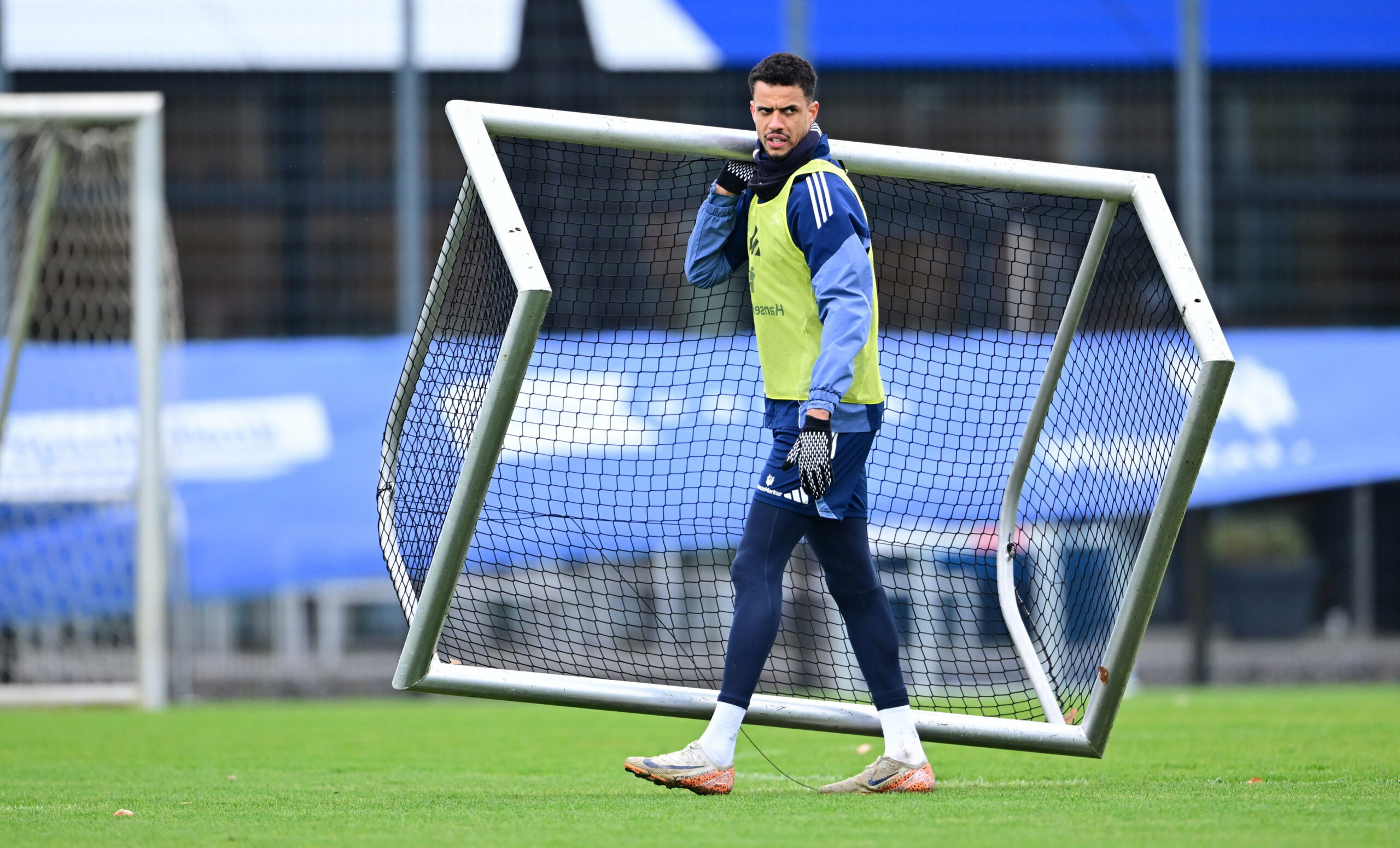 Stürmer Robert Glatzel im Training des HSV