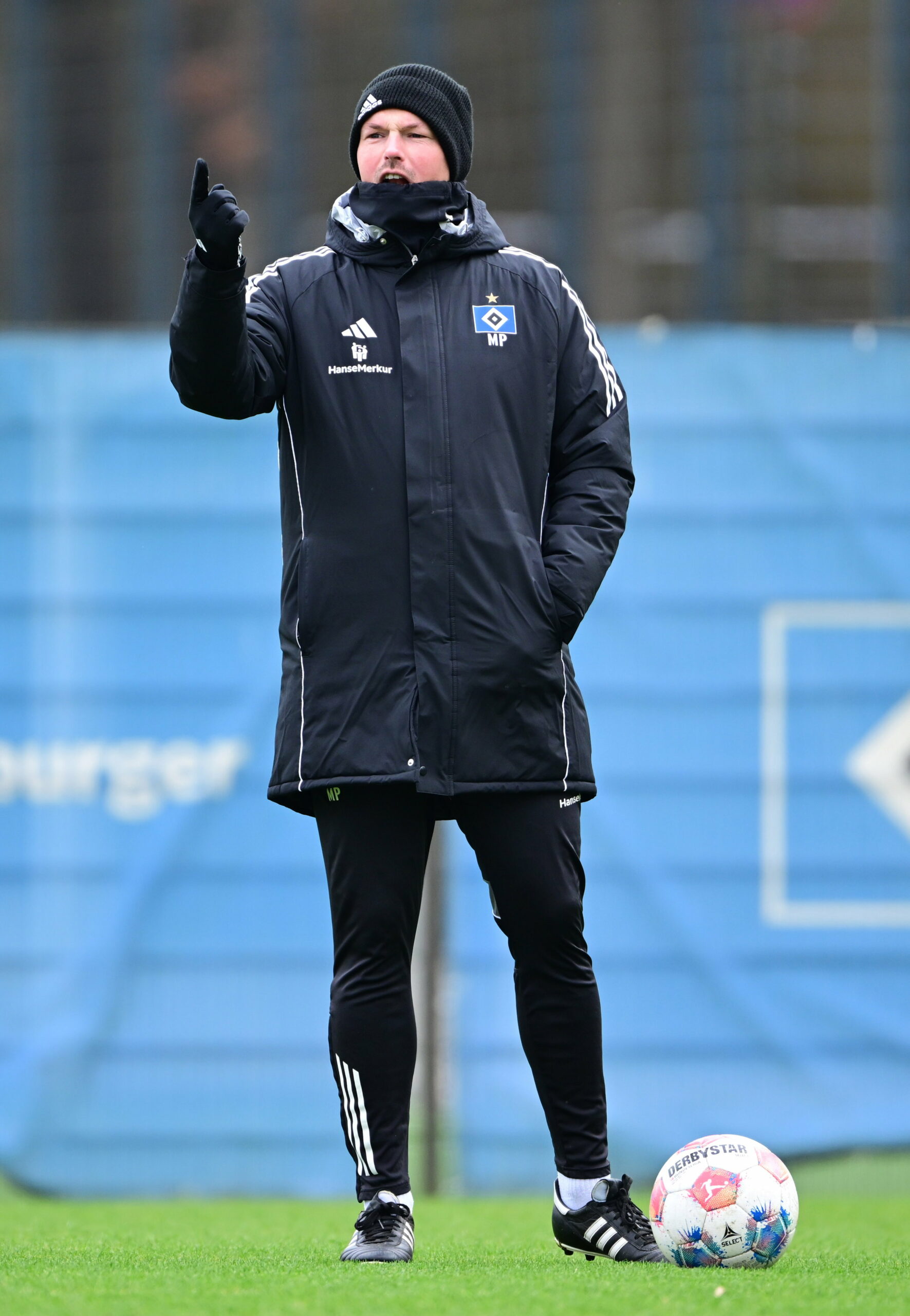 Trainer Merlin Polzin im HSV-Training