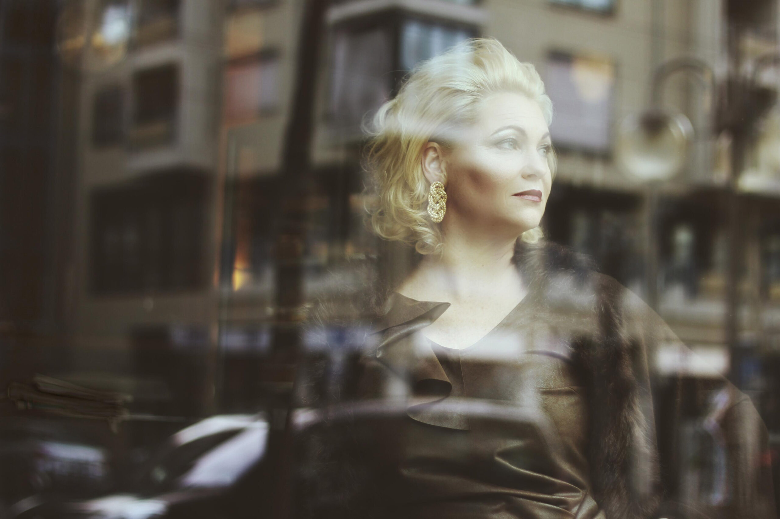 Porträt von Jazzsängerin Nicole Metzger.