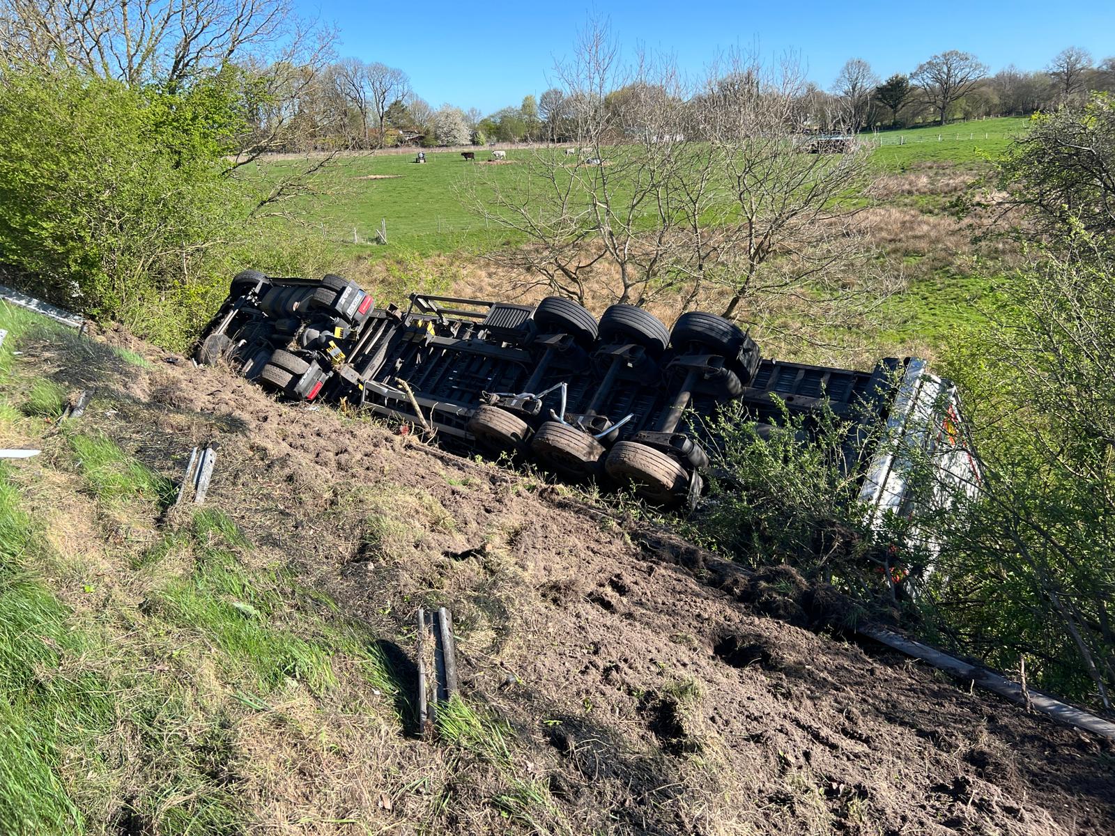 Schwerer Unfall auf A23 bei Itzehoe – Autobahn muss für Lkw-Bergung gesperrt werden