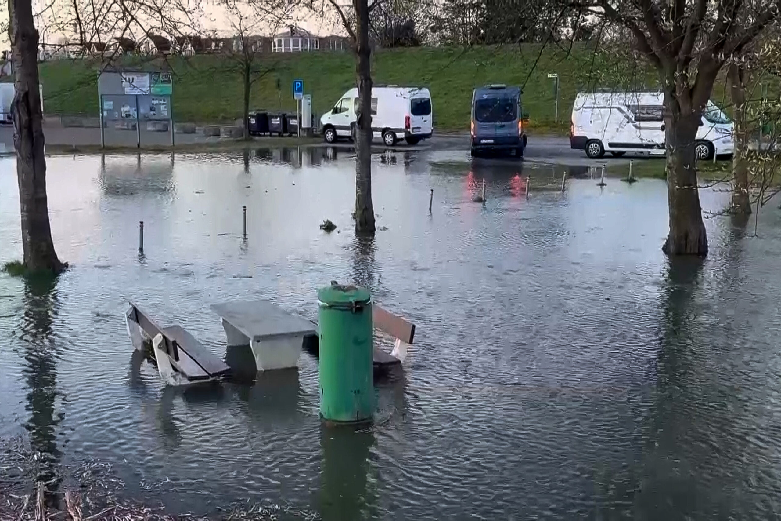 Parkplatz Camper Wasser Flut