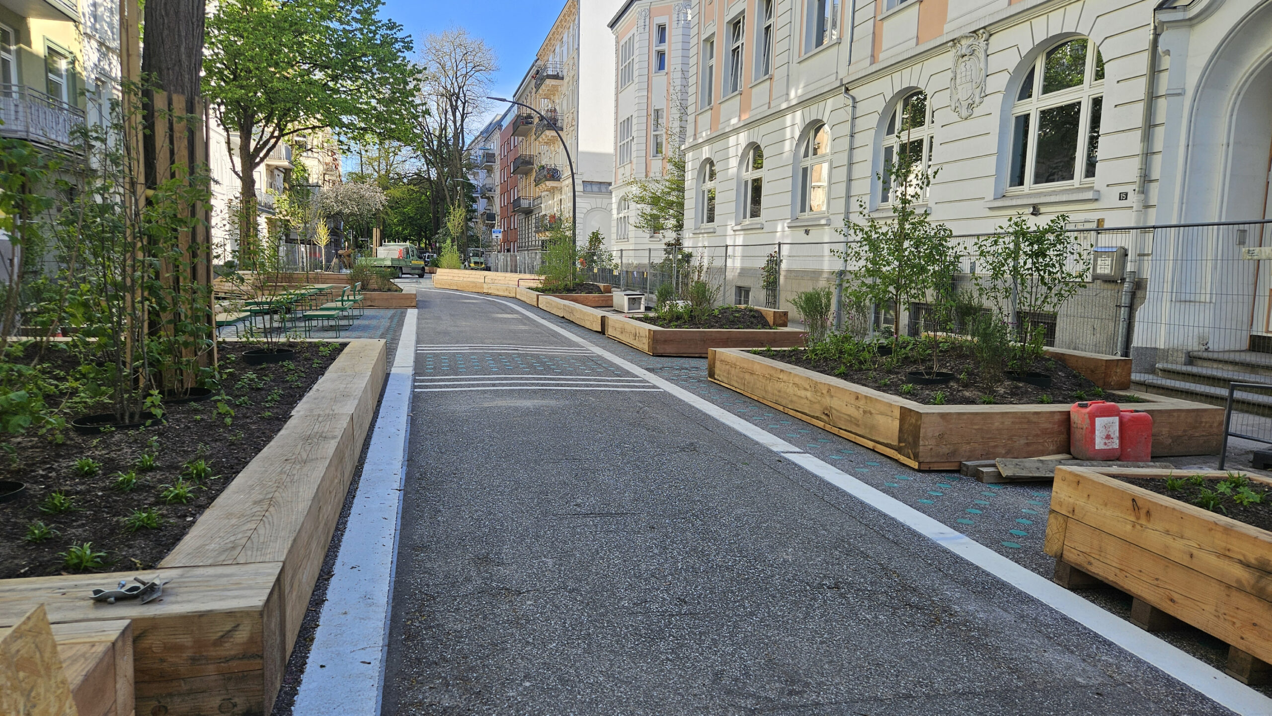 Die Rellinger Straße wurde im Bereich der Grundschule komplett umgebaut.