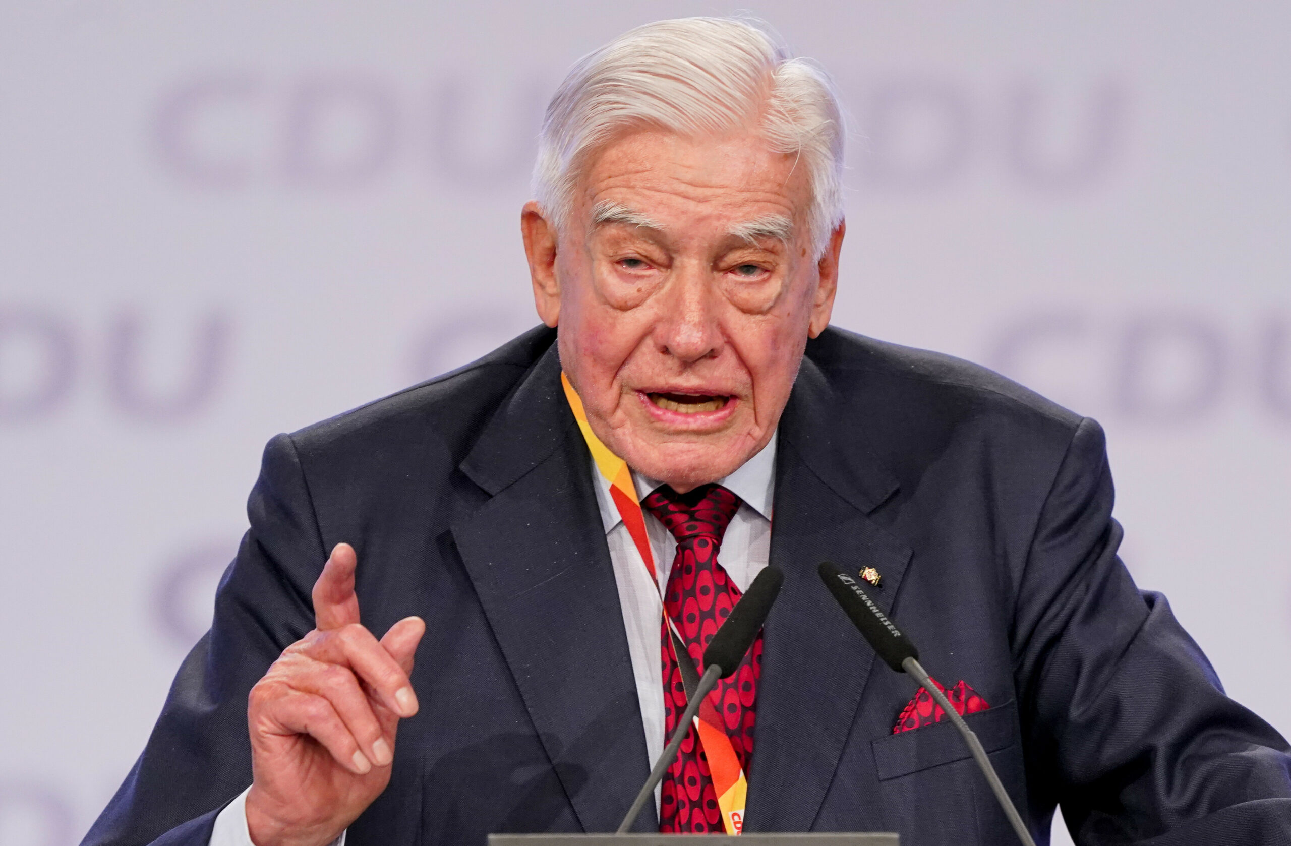 Christian Schwarz-Schilling spricht bei einem CDU-Bundesparteitag 2019. Nun ist der ehemalige Postminister gestorben (Archivbild).