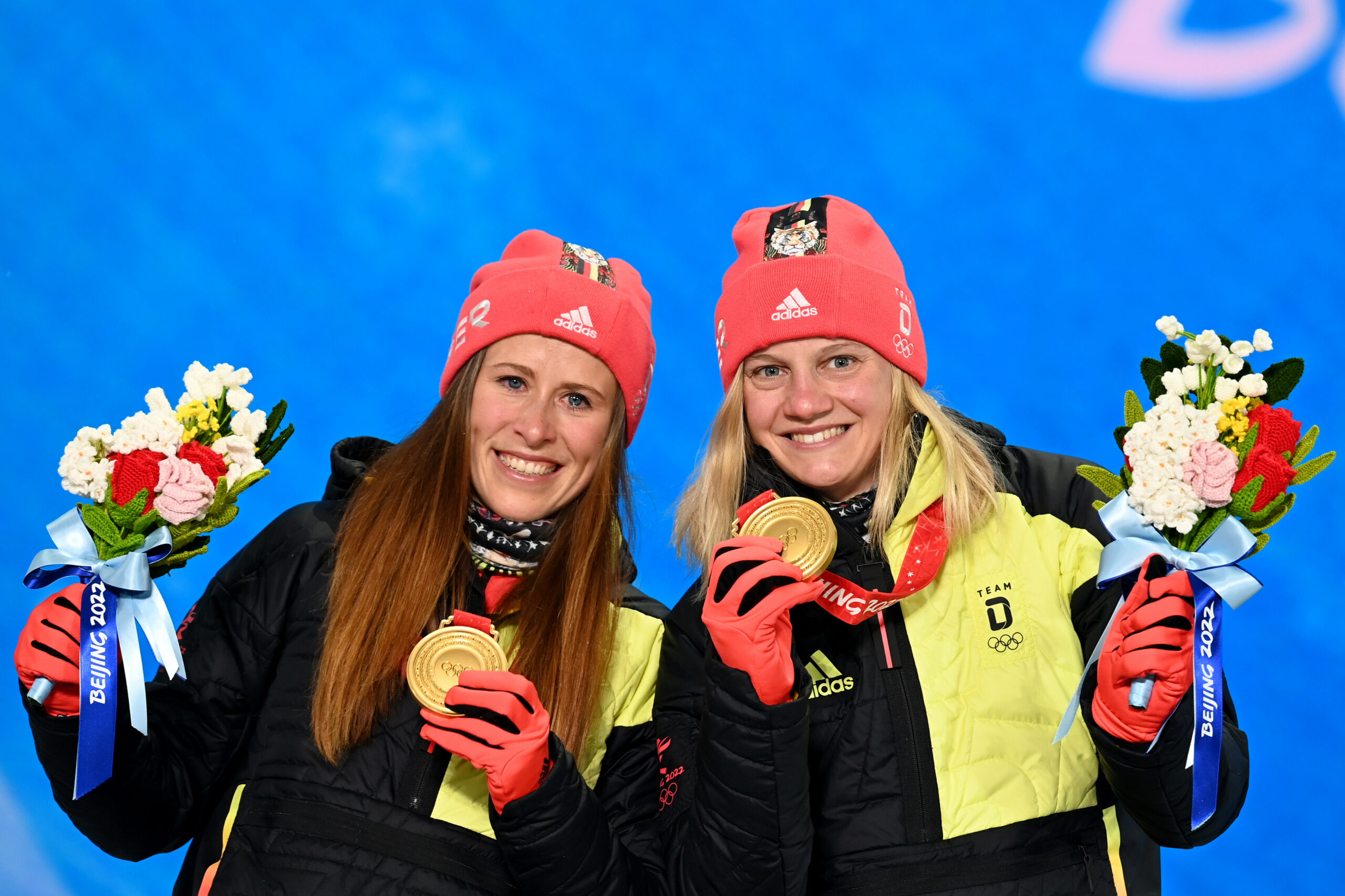 Victoria Carl jubelt mit Katharina Hennig
