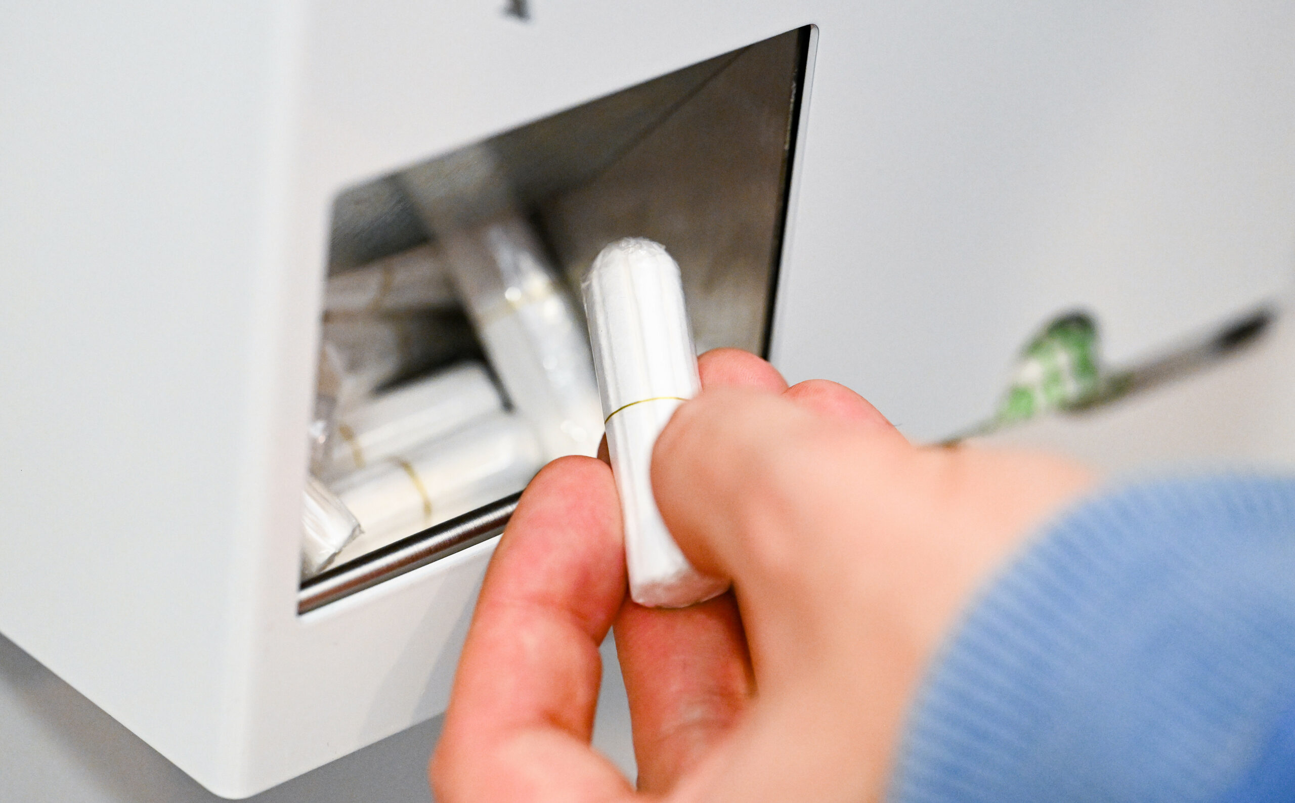 Periodenprodukte sollen schamfrei zugänglich für alle gemacht werden – ein Pilotprojekt macht es vor. (Symbolbild)