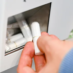 Periodenprodukte sollen schamfrei zugänglich für alle gemacht werden – ein Pilotprojekt macht es vor. (Symbolbild)
