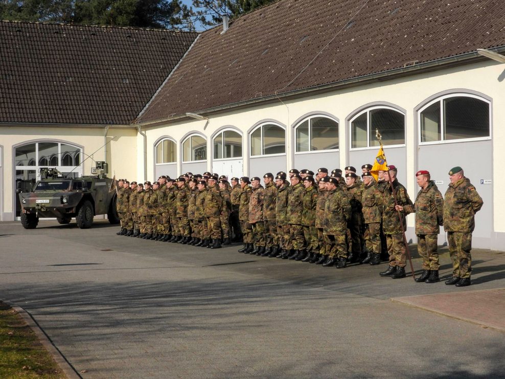 Soldaten der Bundeswehr auf dem Gelände der Kaserne in Osdorf. (Archivfoto)