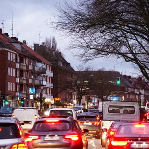 A7 Sperrung, demo, Dom und Pauli-Spiel – Autofahrer brachen am Wochenedne viel Geduld