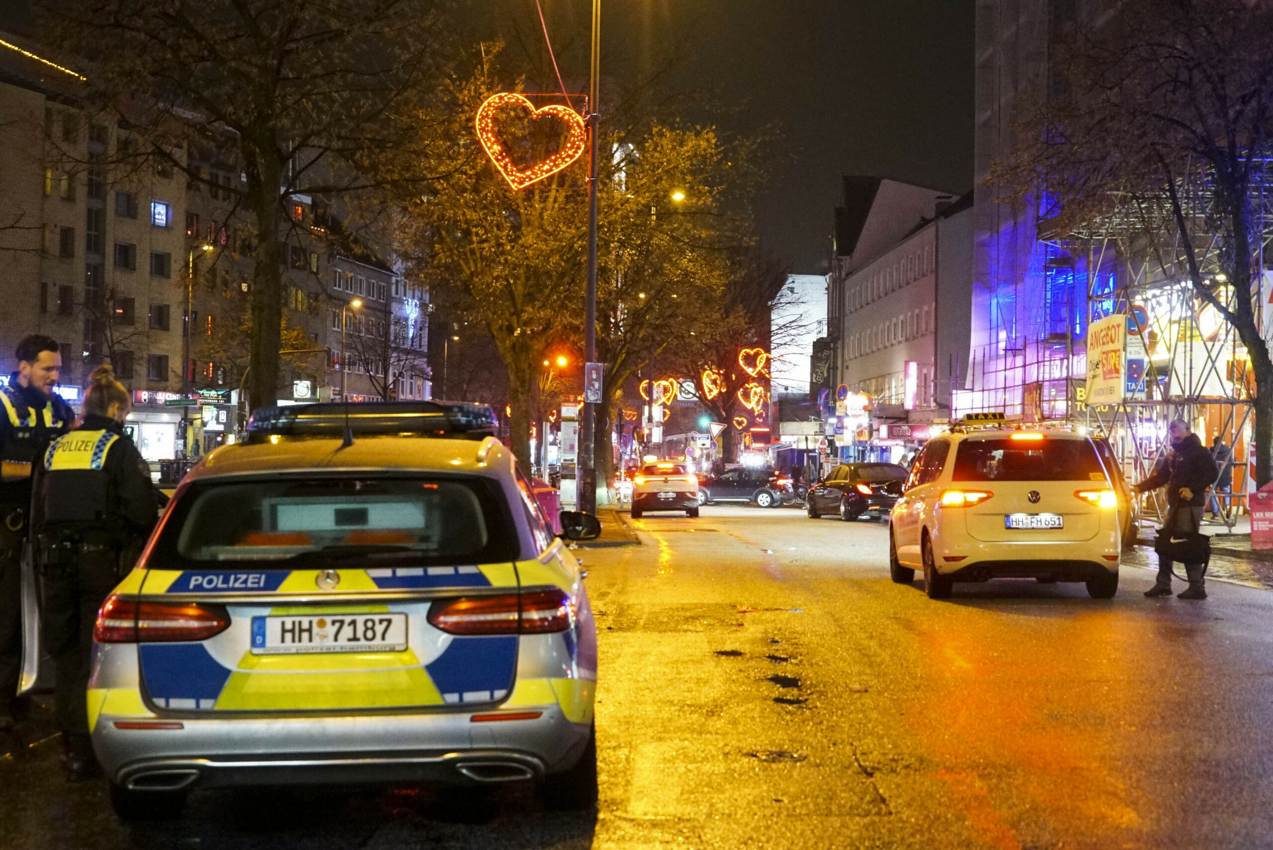 Taxifahrer auf dem Kiez ausgeraubt – Polizei sucht Zeugen