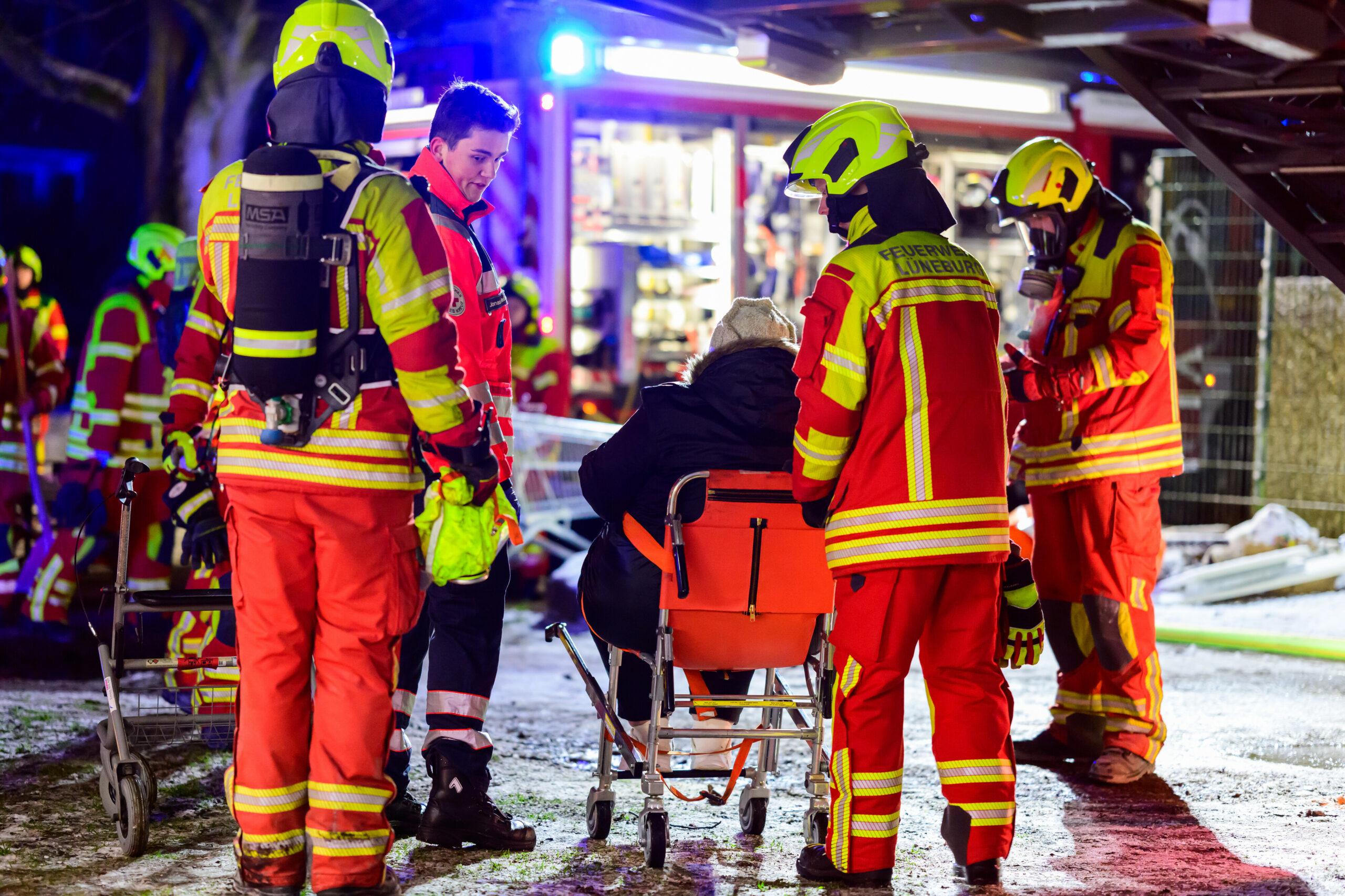 Rettungskräfte bei einem Einsatz (Symbolfoto).