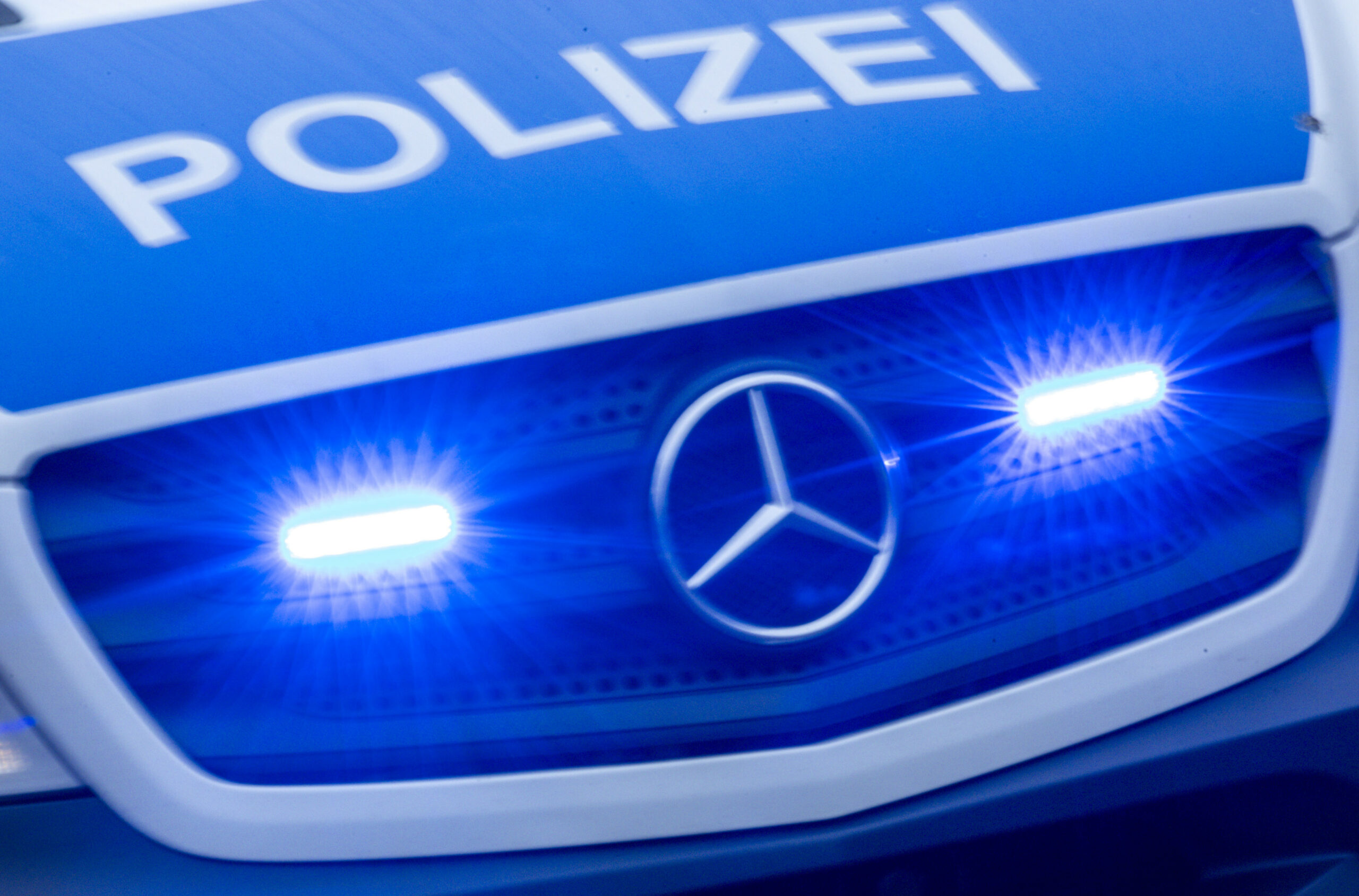 Betrunkener autofahrer rast durch Lübeck und baut merere Unfälle