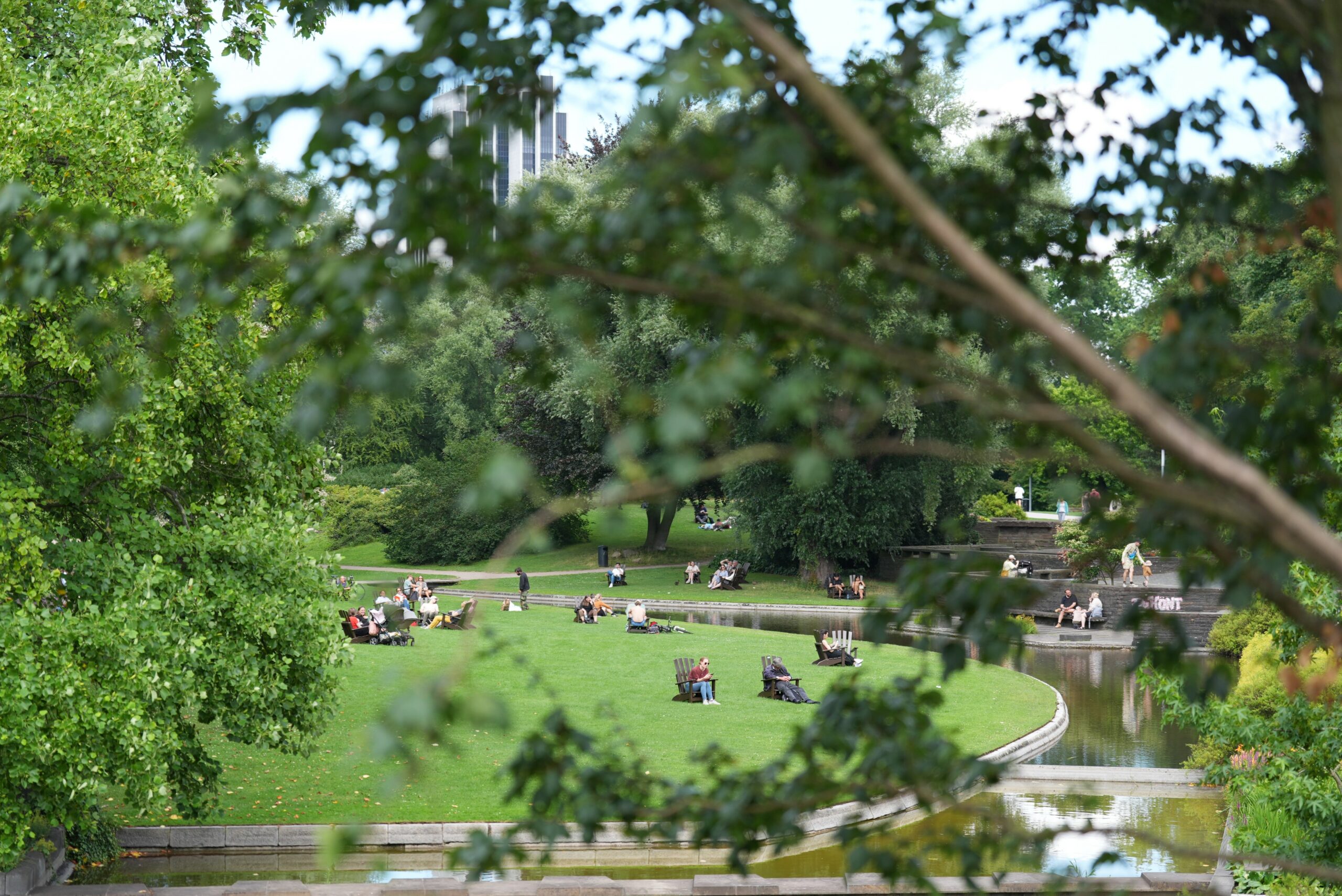 Männer bei Planten und Blomen rassistsich beleidigt und gechlagen – Zeugen gesucht