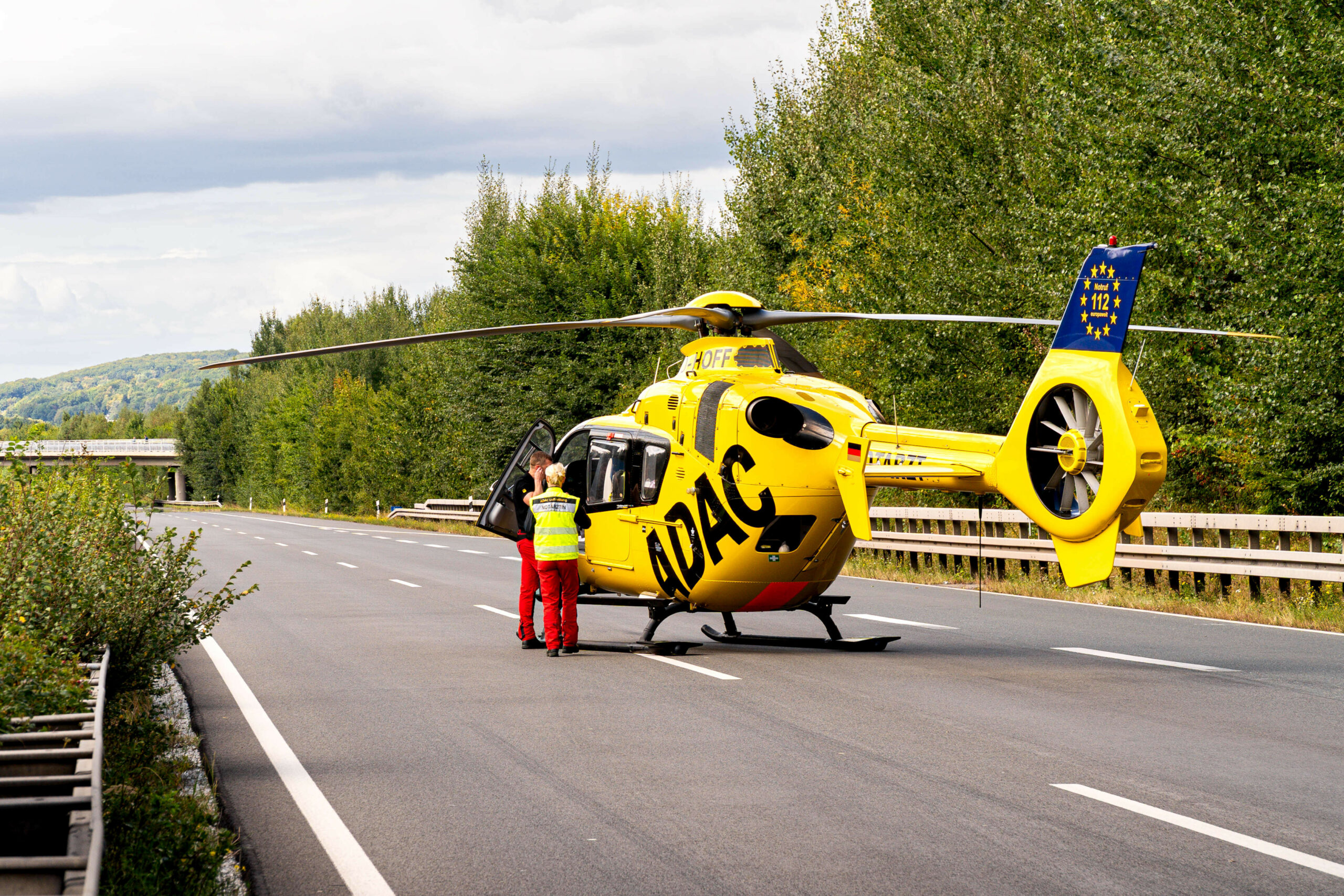 Rettungshubschrauber Autobahn
