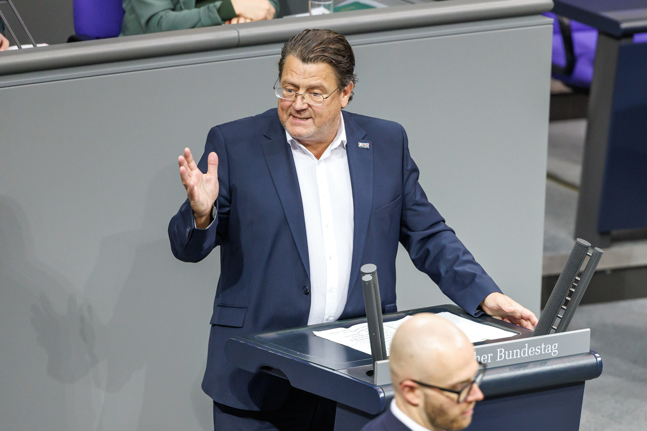 Die AfD steht in der Kritik, da sie mit ihren Bundestagsreden bei YouTube Geld verdient hat. Jetzt äußert sich Stephan Brandner.