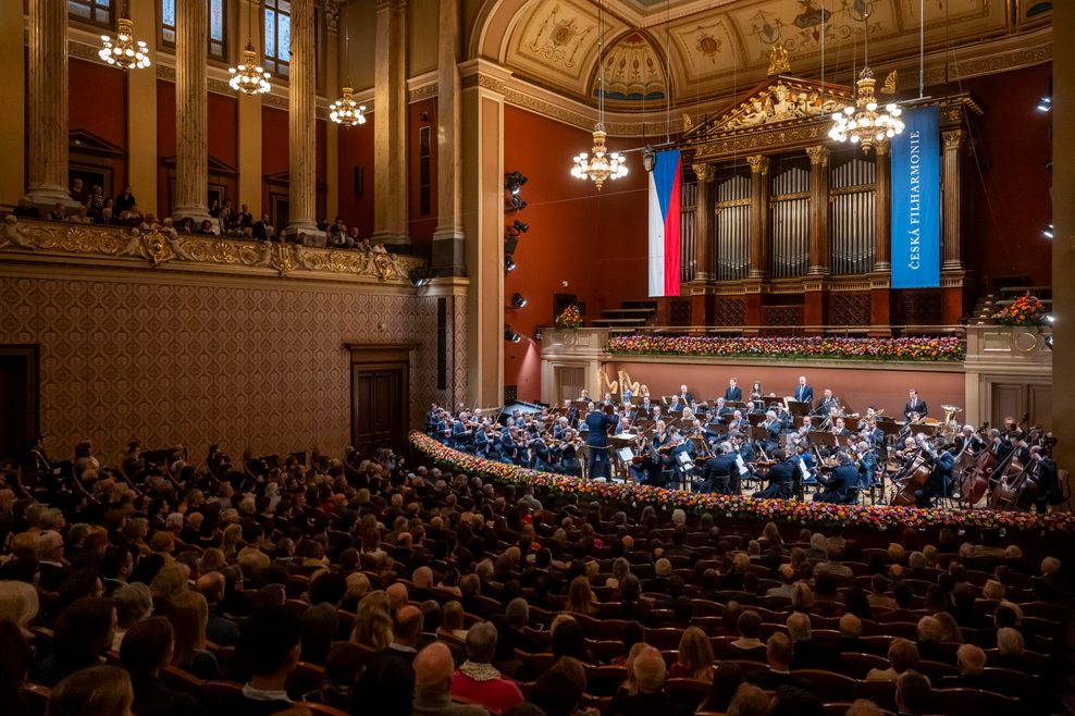 Das Rudolfinum ist der Sitz der tschechischen Philharmonie und diente als Kulisse für viele Filme.