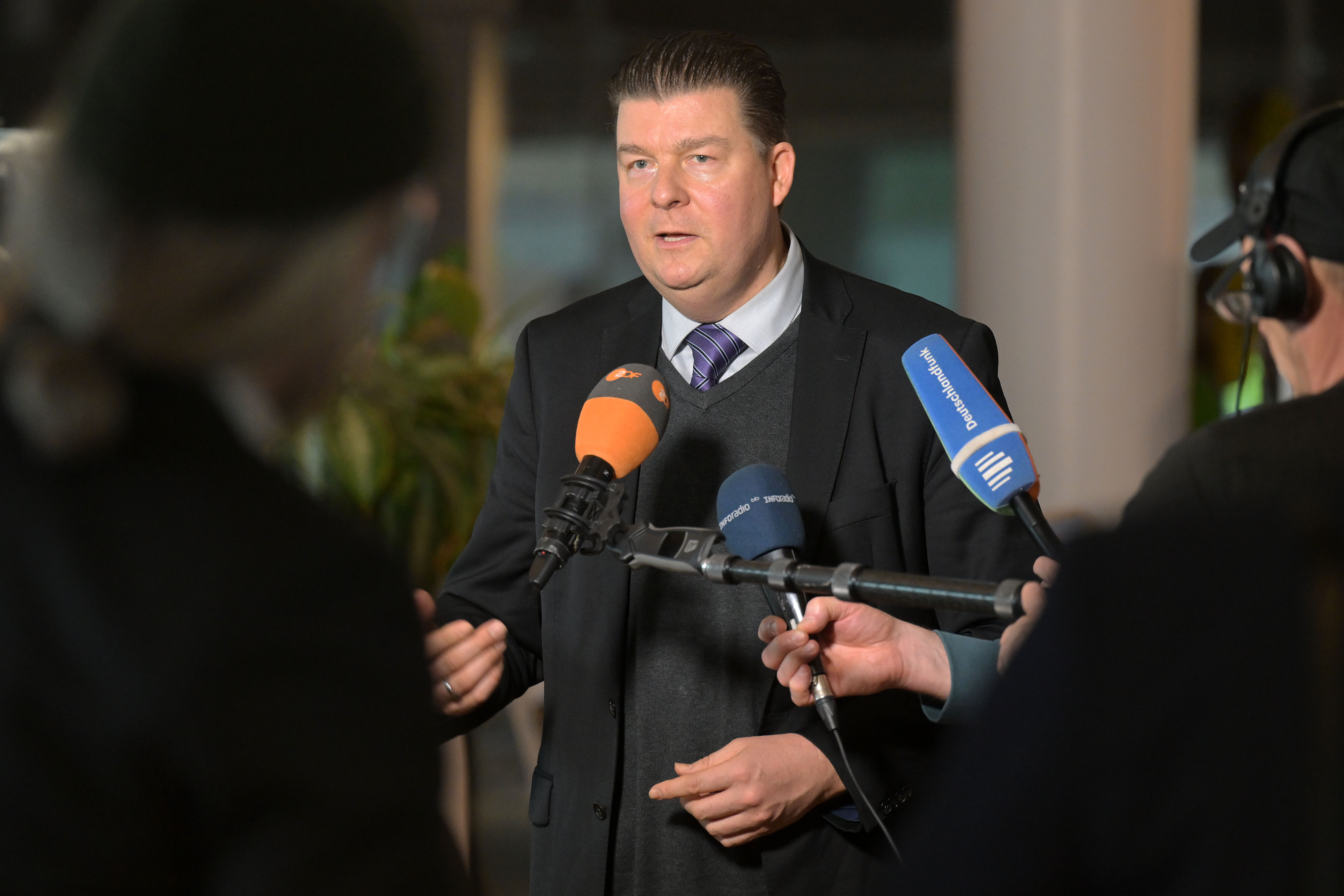 Nachdem Finanzsenator Andreas Dressel Staatsdienern die Hoffnung auf eine Prämienzahlung nahm, wehrt sich nun der Beamtenbund.