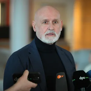 Volker Geyer, Bundesvorsitzender des Deutschen Beamtenbunds, plädiert für eine Entlastungsprämie für Beschäftigte im öffentlichen Dienst.