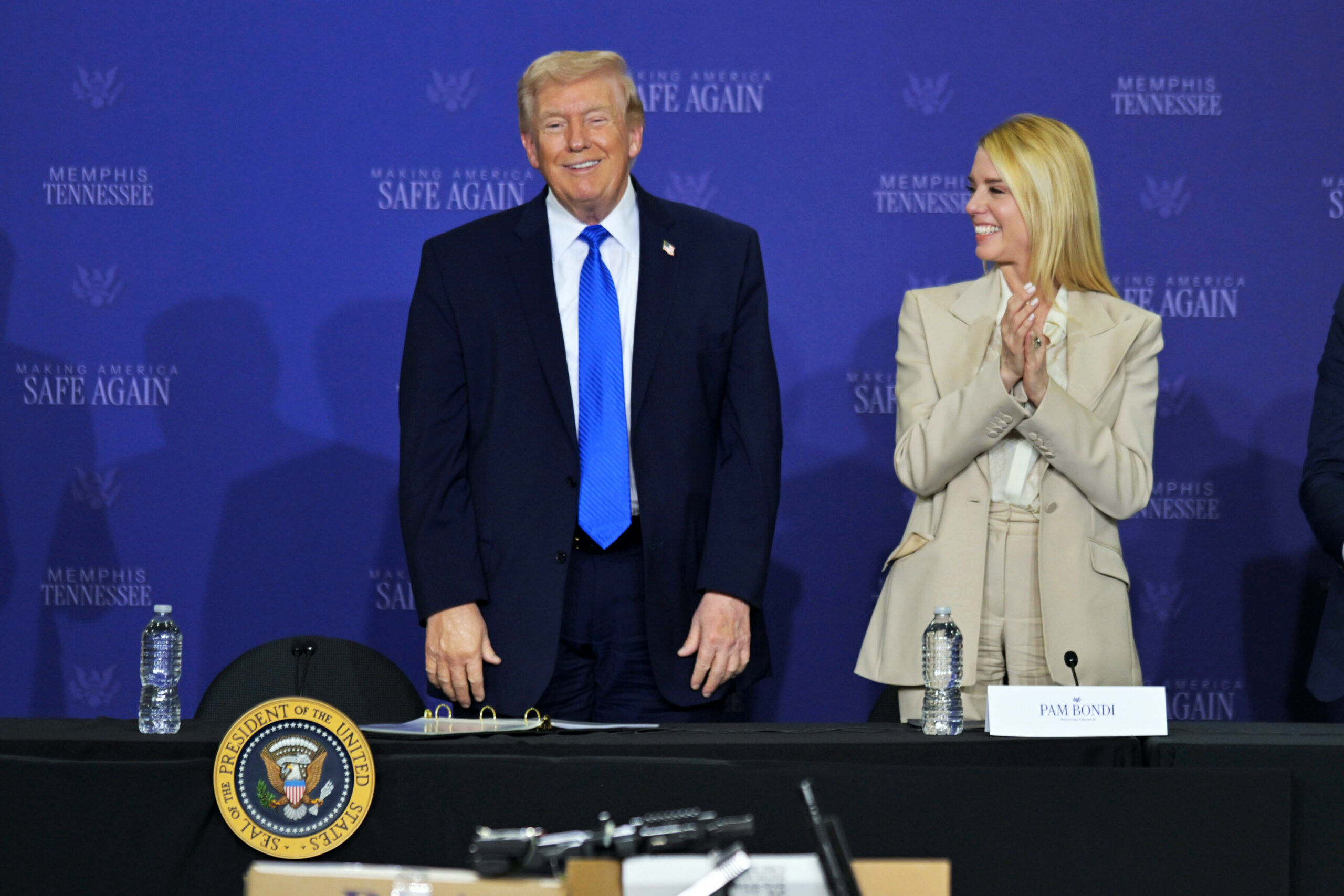 US-Präsident Donald Trump setzt seine Justizministerin Pam Bondi ab (Archivbild).