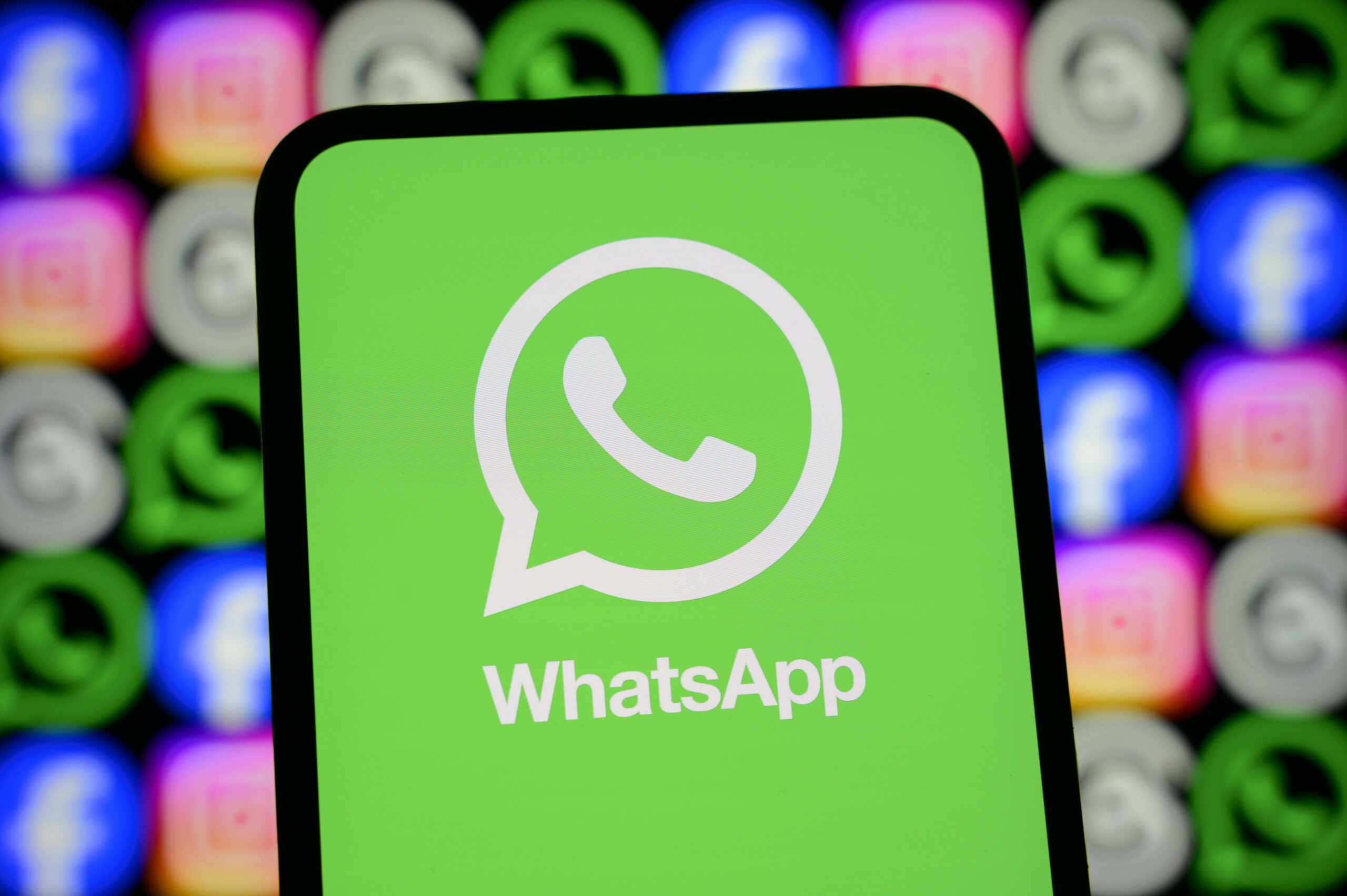 Das WhatsApp Logo auf einem Smartphone