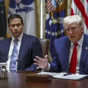 Donald Trump (r.) und sein Außenminister Marco Rubio feiern sich für einen Deal. Doch die Situation ist schlimmer als vor Kriegsbeginn.