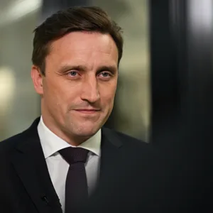 Niedersachsens CDU-Chef Sebastian Lechner während eines Interviews im niedersächsischen Landtag in Hannover.