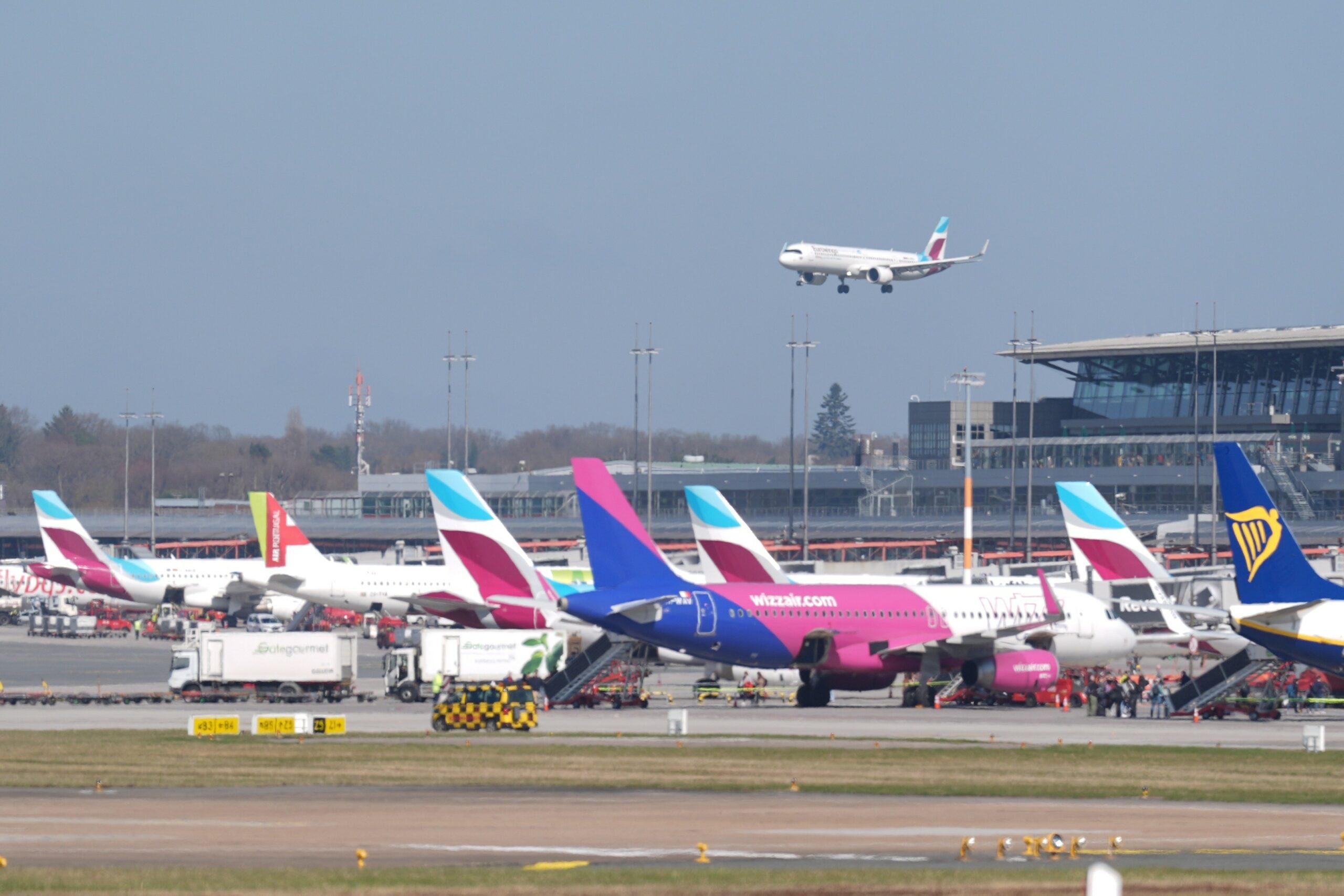 Während die Zahl der Passagiere am Flughafen Hamburg im Jahr 2025 stagnierte, konnte der Gewinn gesteigert werden.