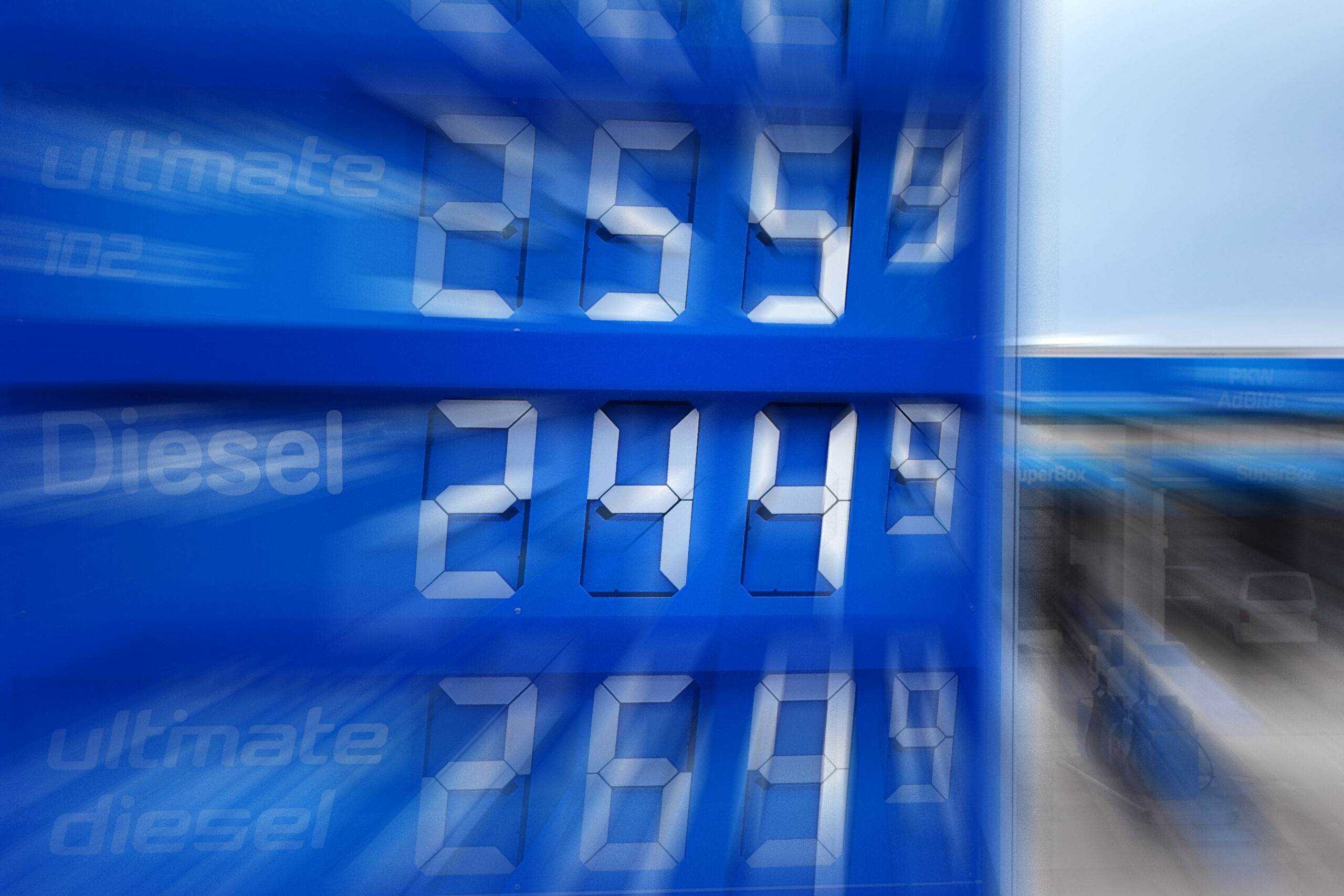 Nach neuer Tankregel: Diesel-Kraftstoff erreicht historischen Höchsstand am 2. April an Tankstelle in München.