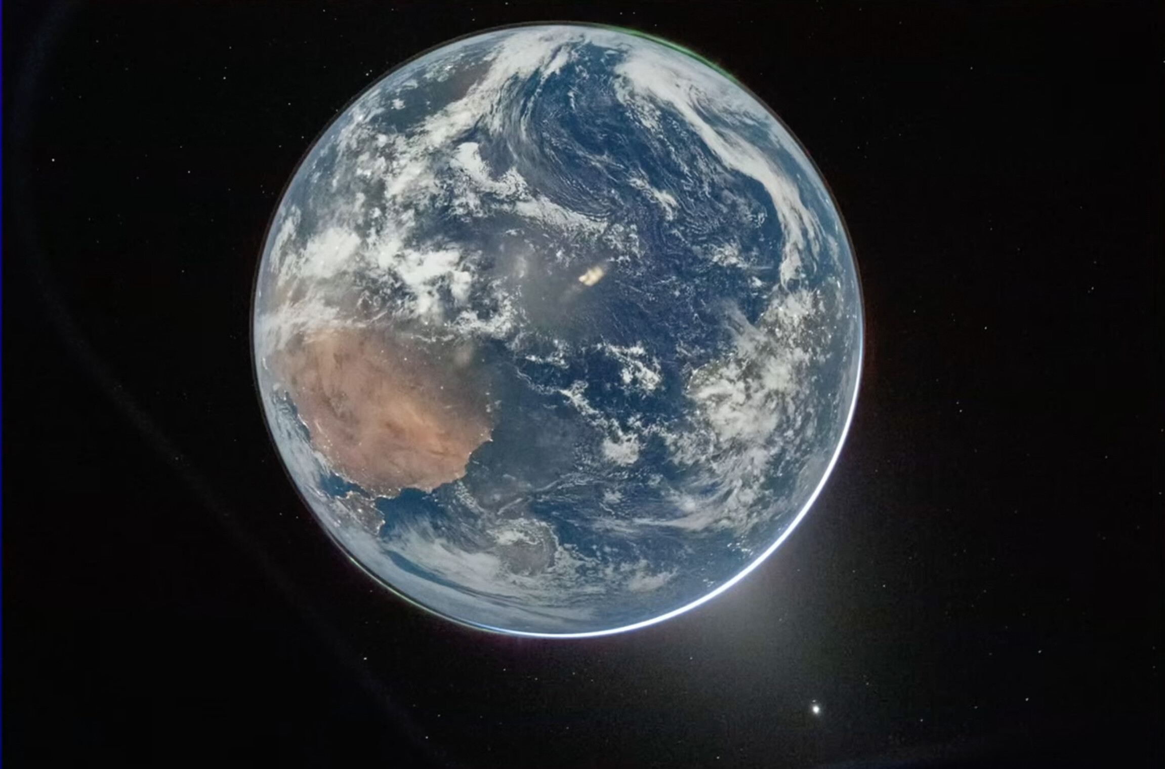 Dieses von der Nasa zur Verfügung gestellte Bild zeigt ein Downlink-Bild der Erde.
