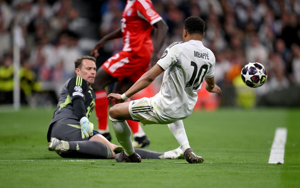 Manuel Neuer pariert einen Ball