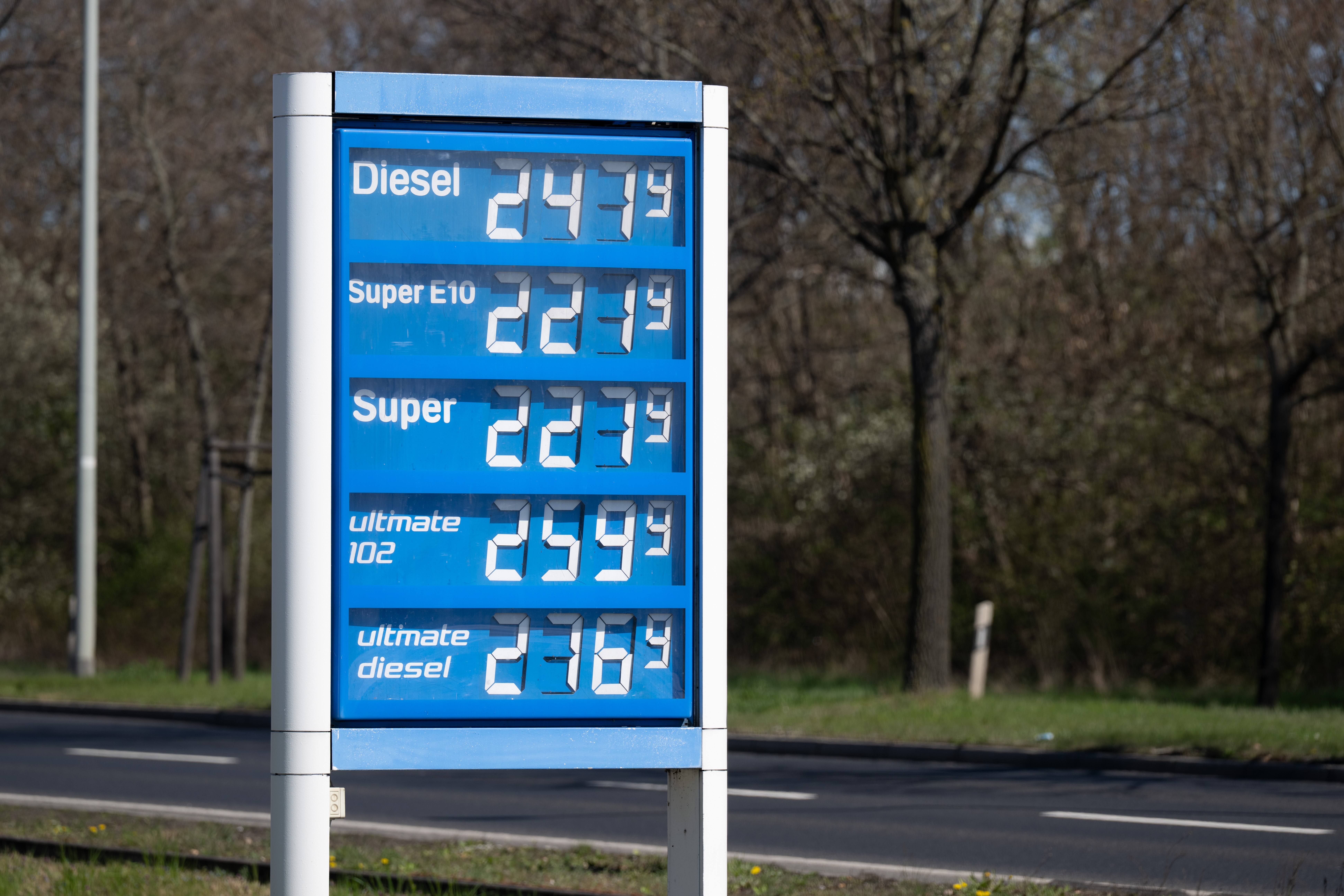 Spritpreis-Hoch an der Tankstelle (Symbolbild).