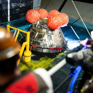 Die Orion-Raumkapsel der NASA landete im Pazifischen Ozean vor der Küste Kaliforniens.