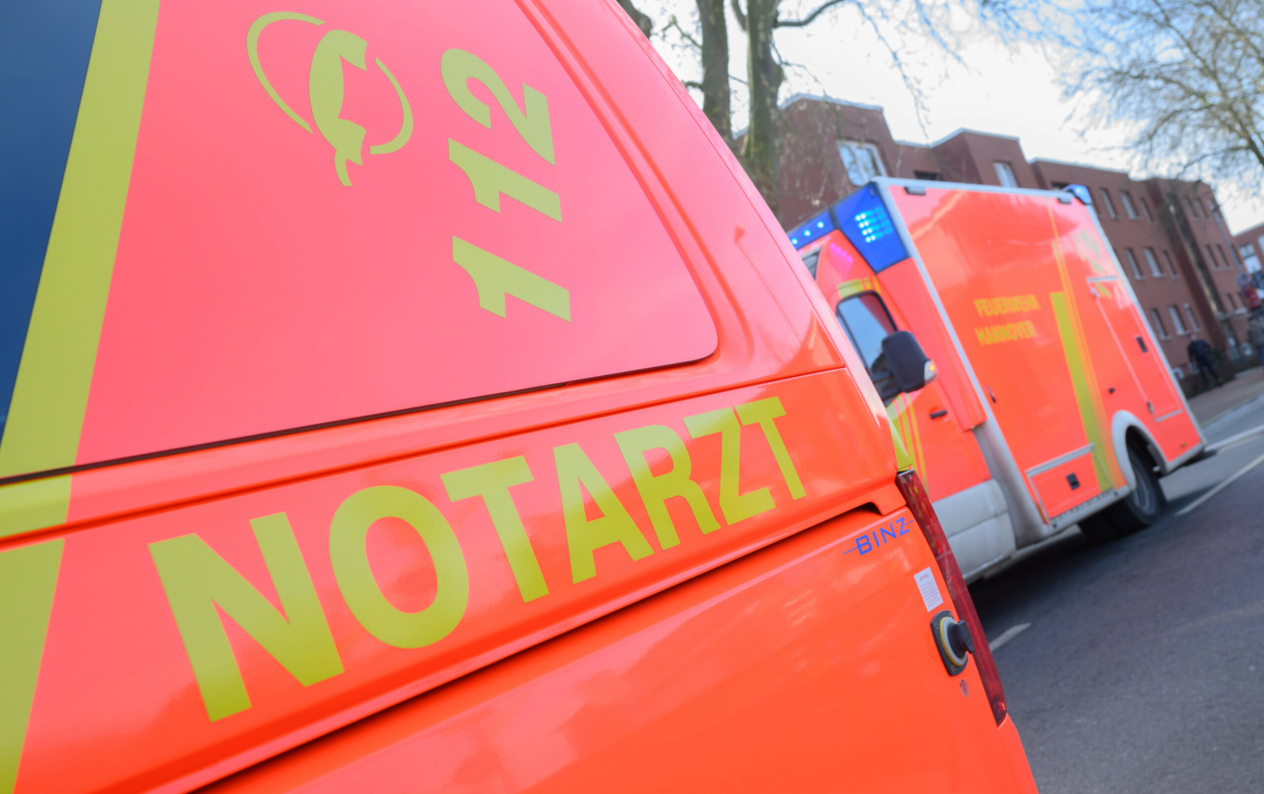Nach einem Unfall auf einer Bundesstraße ist ein 19-Jähriger verstorben. (Symbolbild)