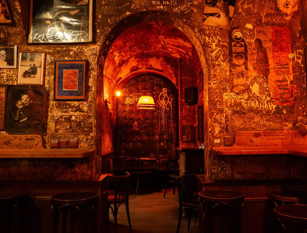 In der „Bluelight“-Bar in Prag saß schon Schauspieler Mads Mikkelsen.
