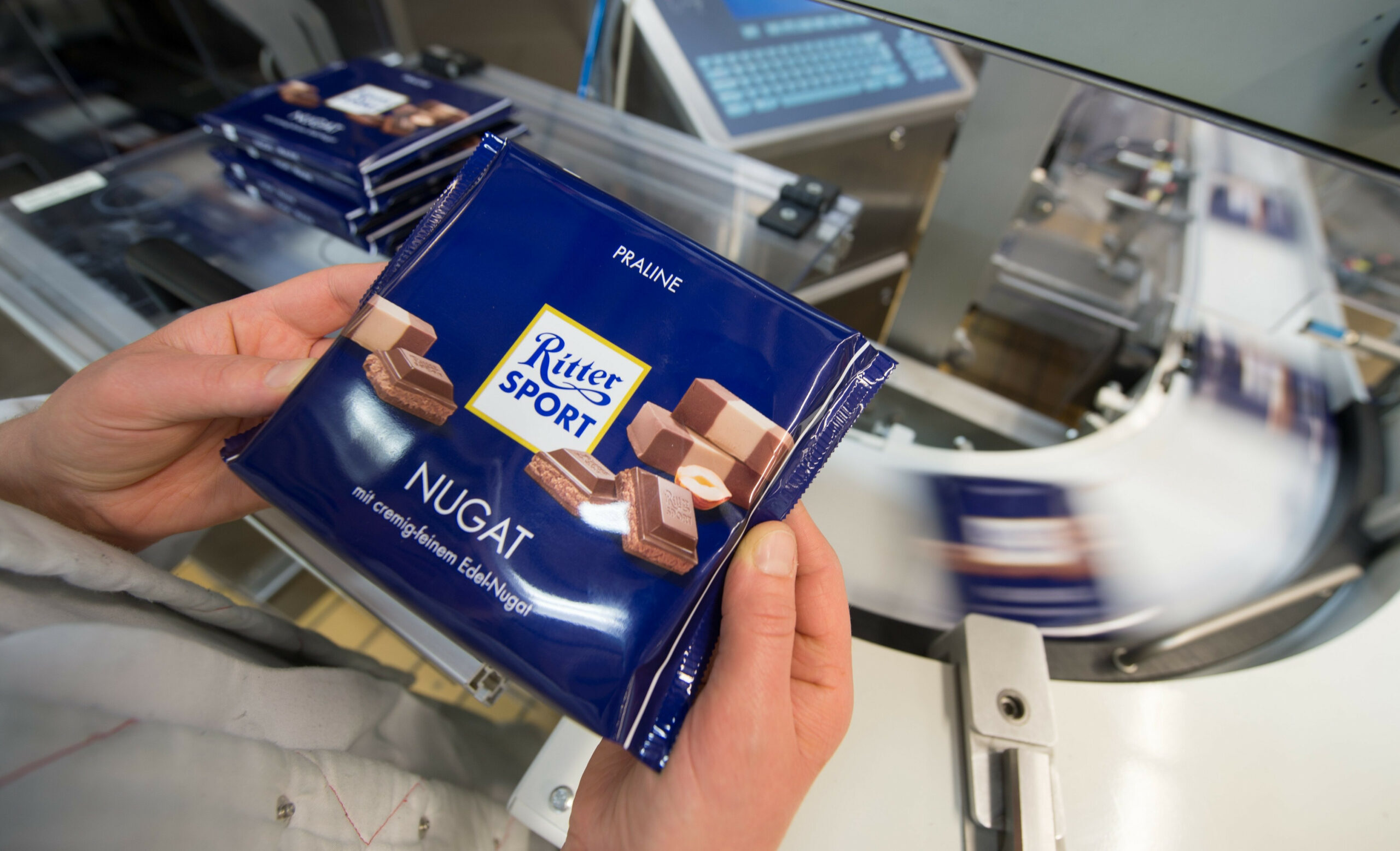 Nach einem finanziell schwierigen Jahr für das Unternehmen baut Ritter Sport erstmals Stellen ab.