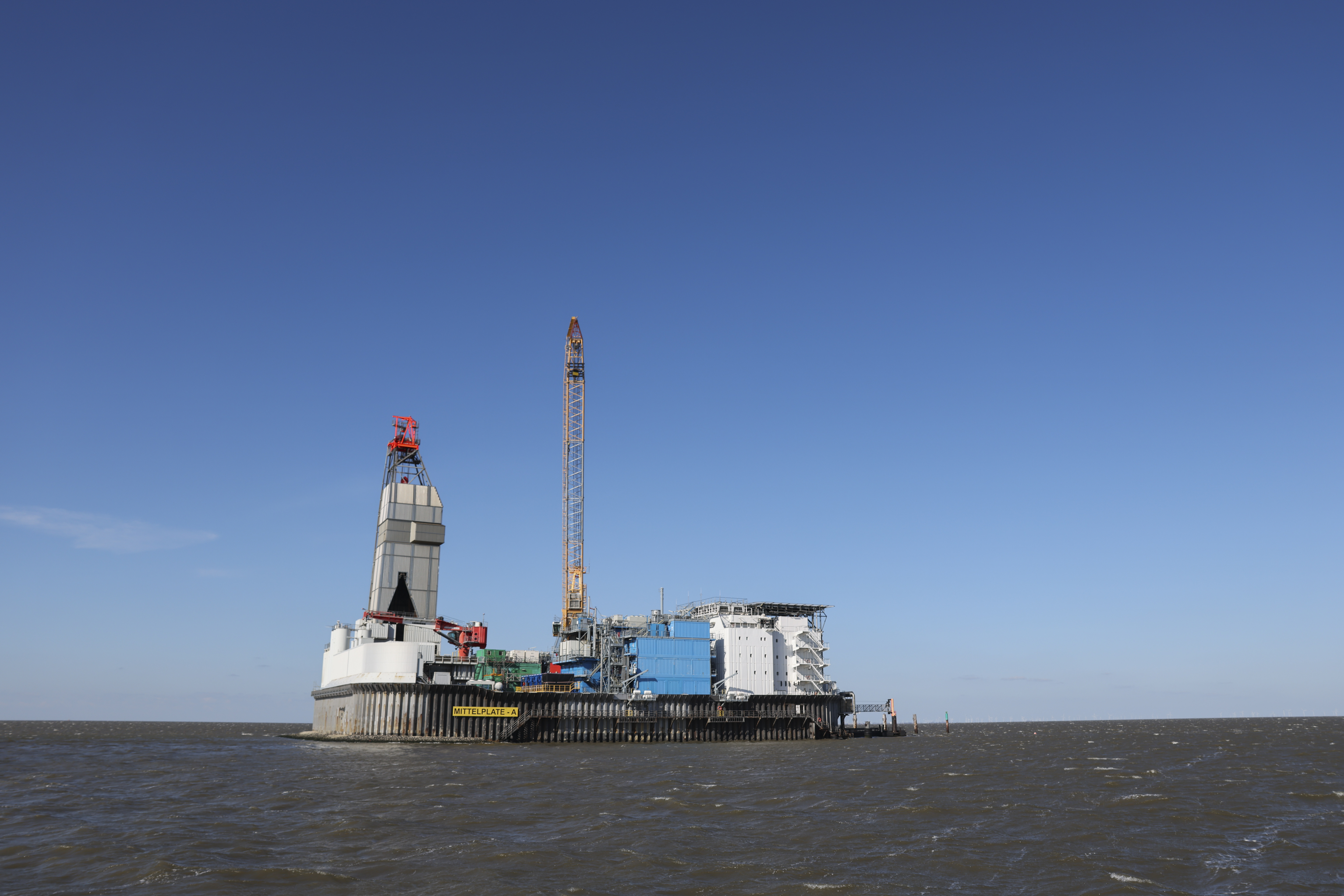 Ölplattform im Wattenmeer