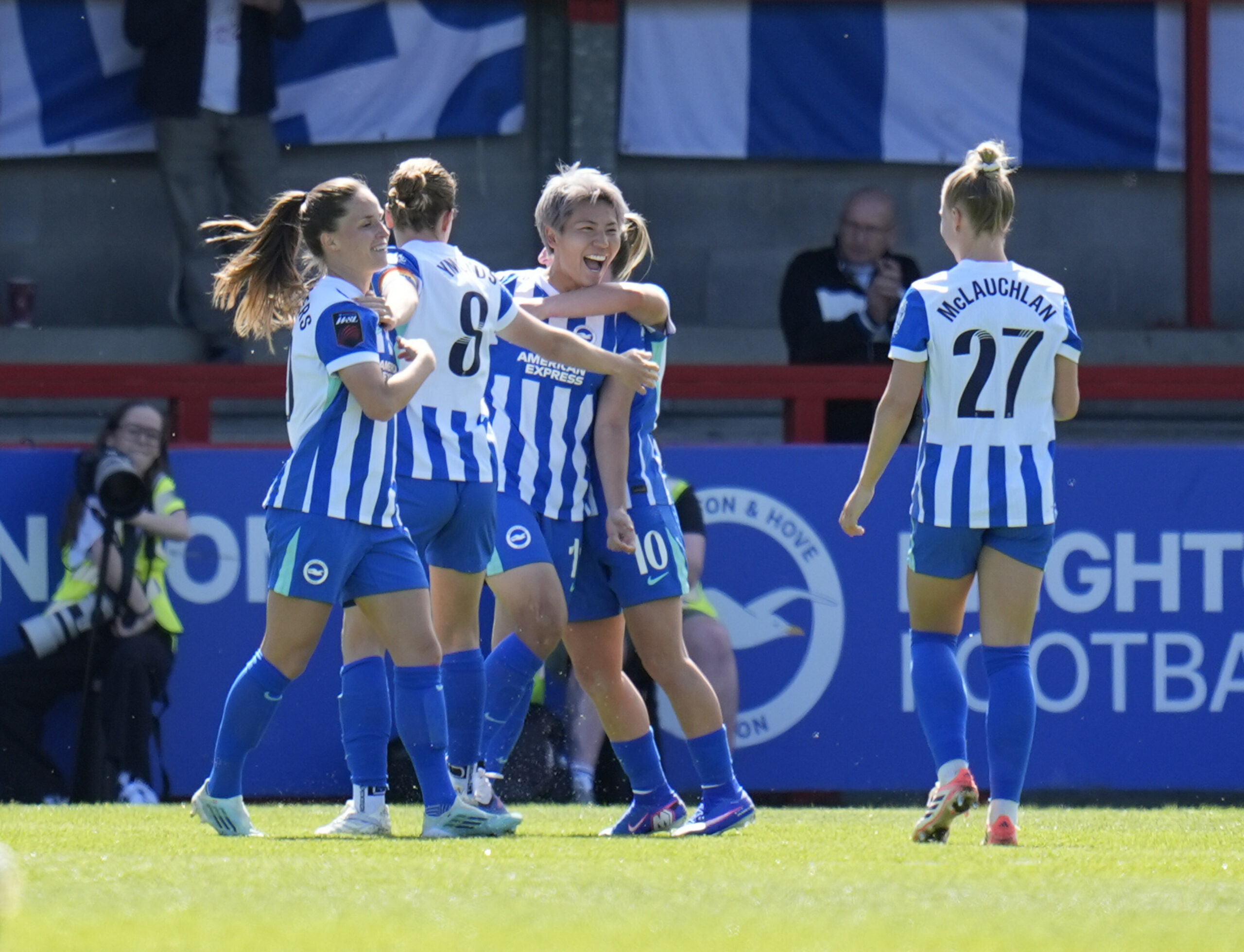 Spielerinnen von Brighton & Hove Albion beim Jubeln