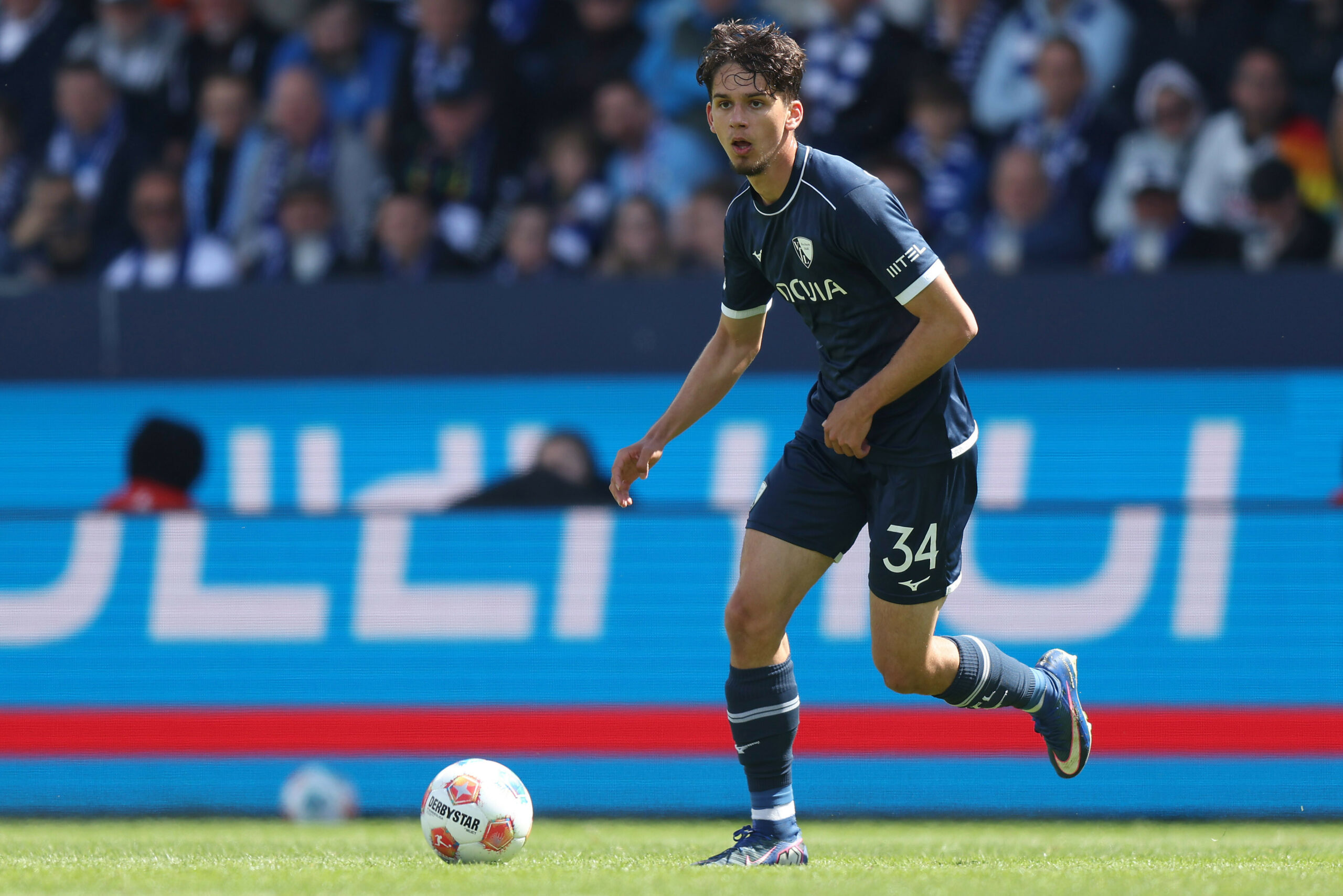 Cajetan Lenz dribbelt