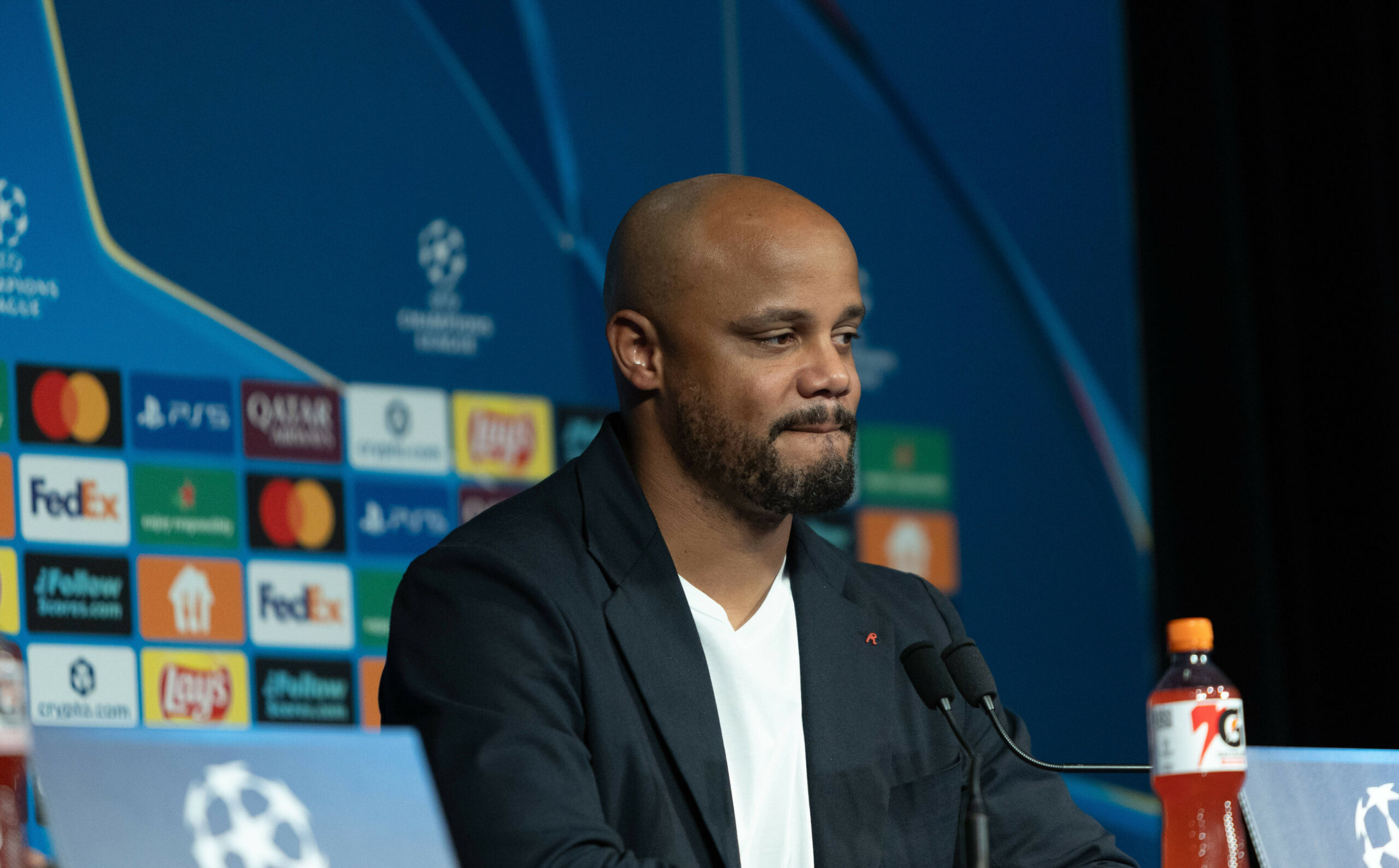 Vincent Kompany auf der Pressekonferenz