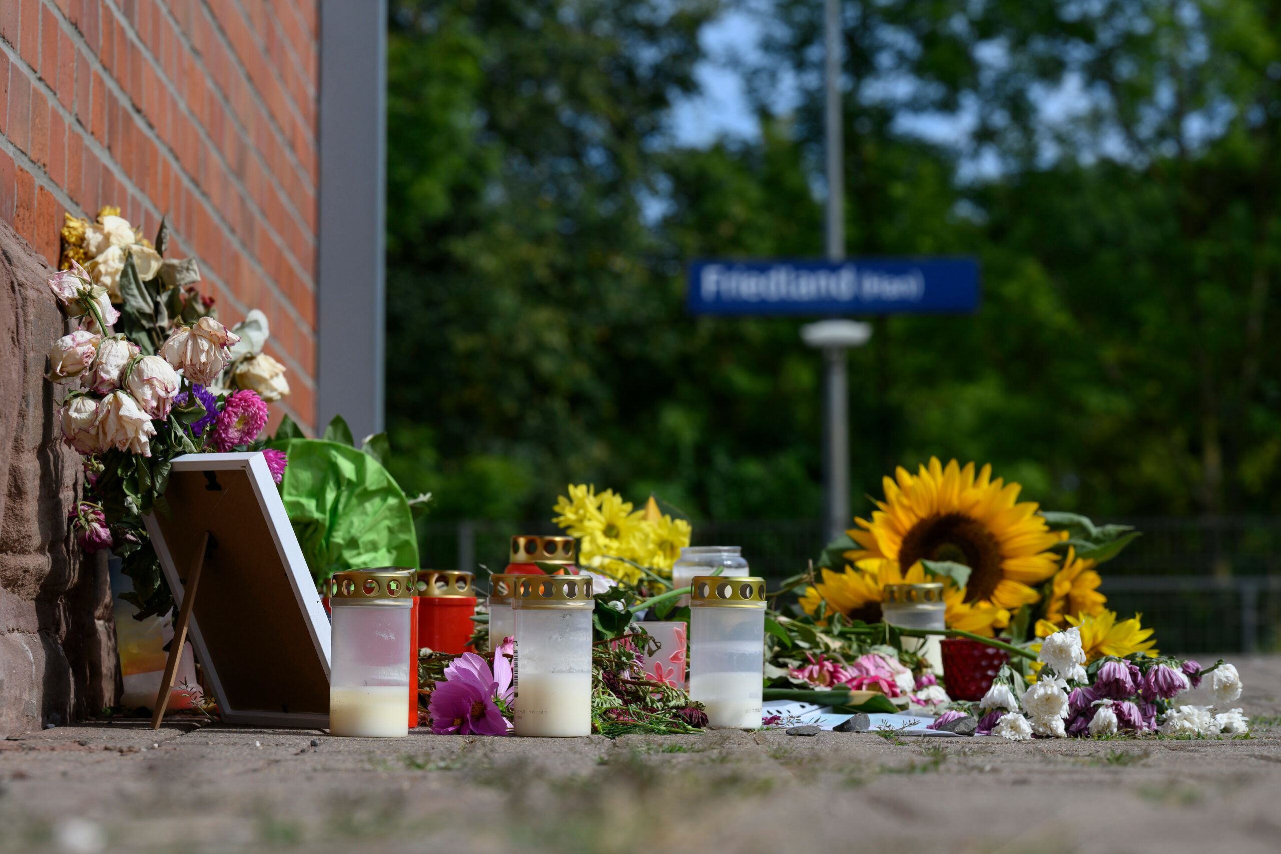 Nach dem Prozess um den tödlichen Stoß gegen eine 16-Jährige am Bahnhof Friedland muss der Täter in die Psychiatrie, hat ein Gericht entschieden. (Archivbild)