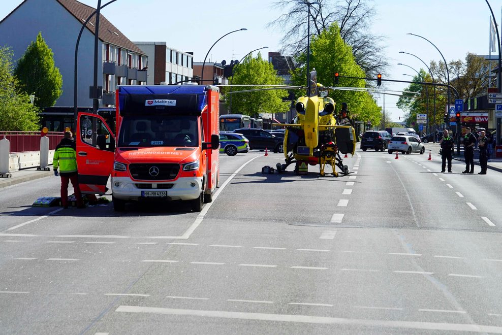 Ein Rettungshubschrauber landete auf dem Schiffbeker Weg.