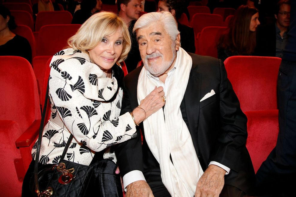 Mario Adorf mit Ehefrau Monique Faye auf dem Roten Teppich im Rahmen der Eröffnungsgala der 68. Berlinale im Berlinale Palast in Berlin 2018. (Archivbild)